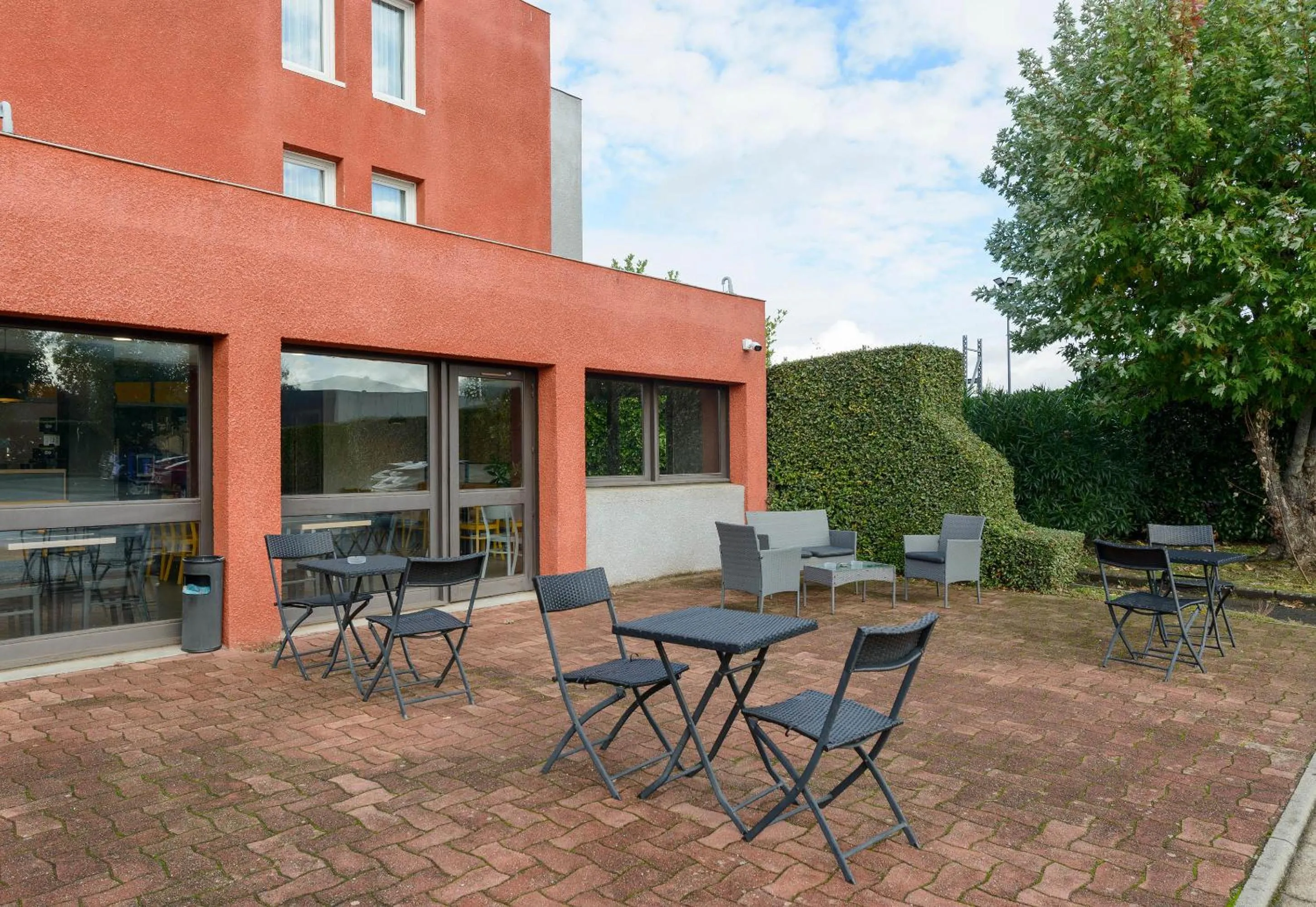 Patio in B&B HOTEL Albi