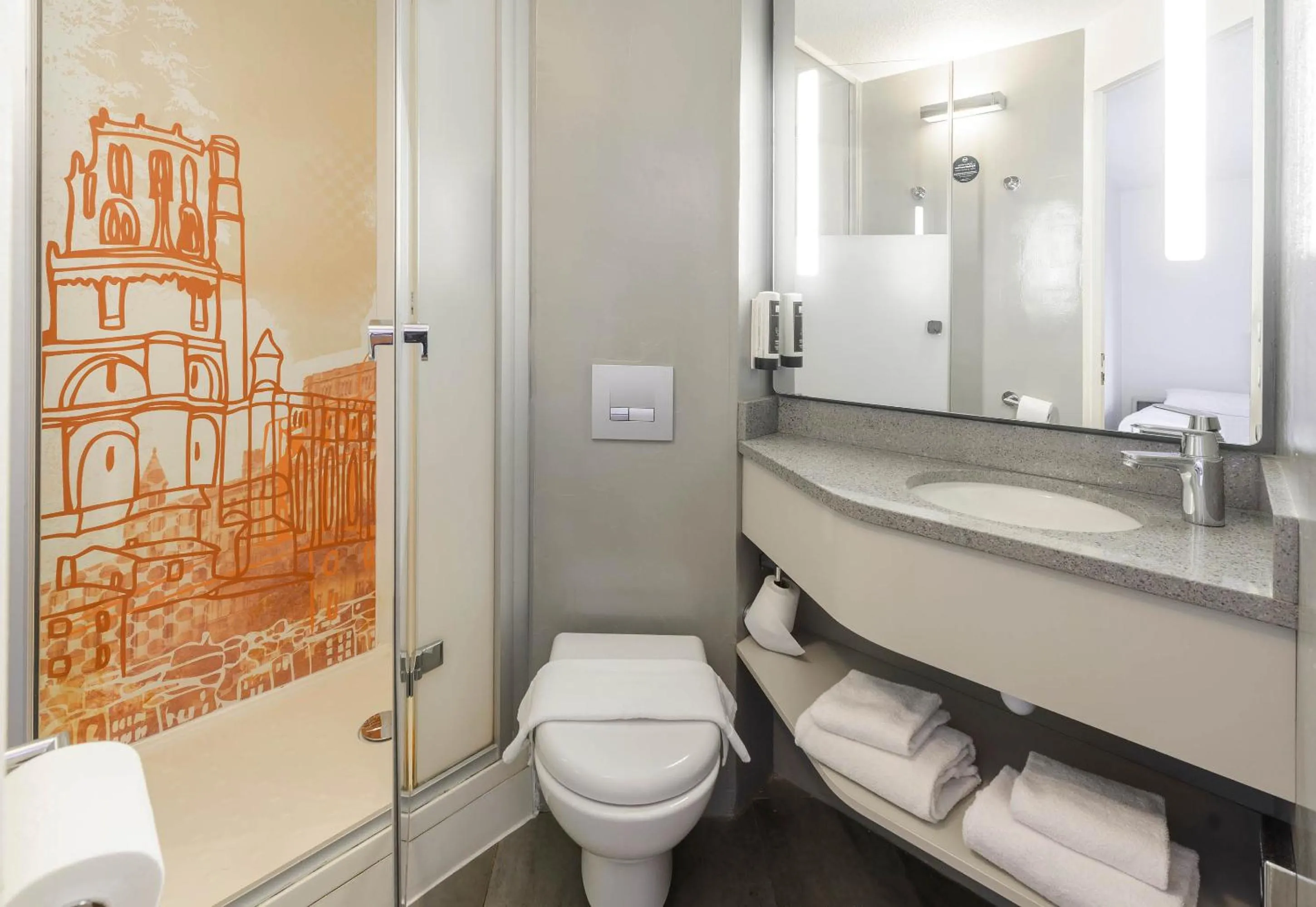 Toilet in B&B HOTEL Albi