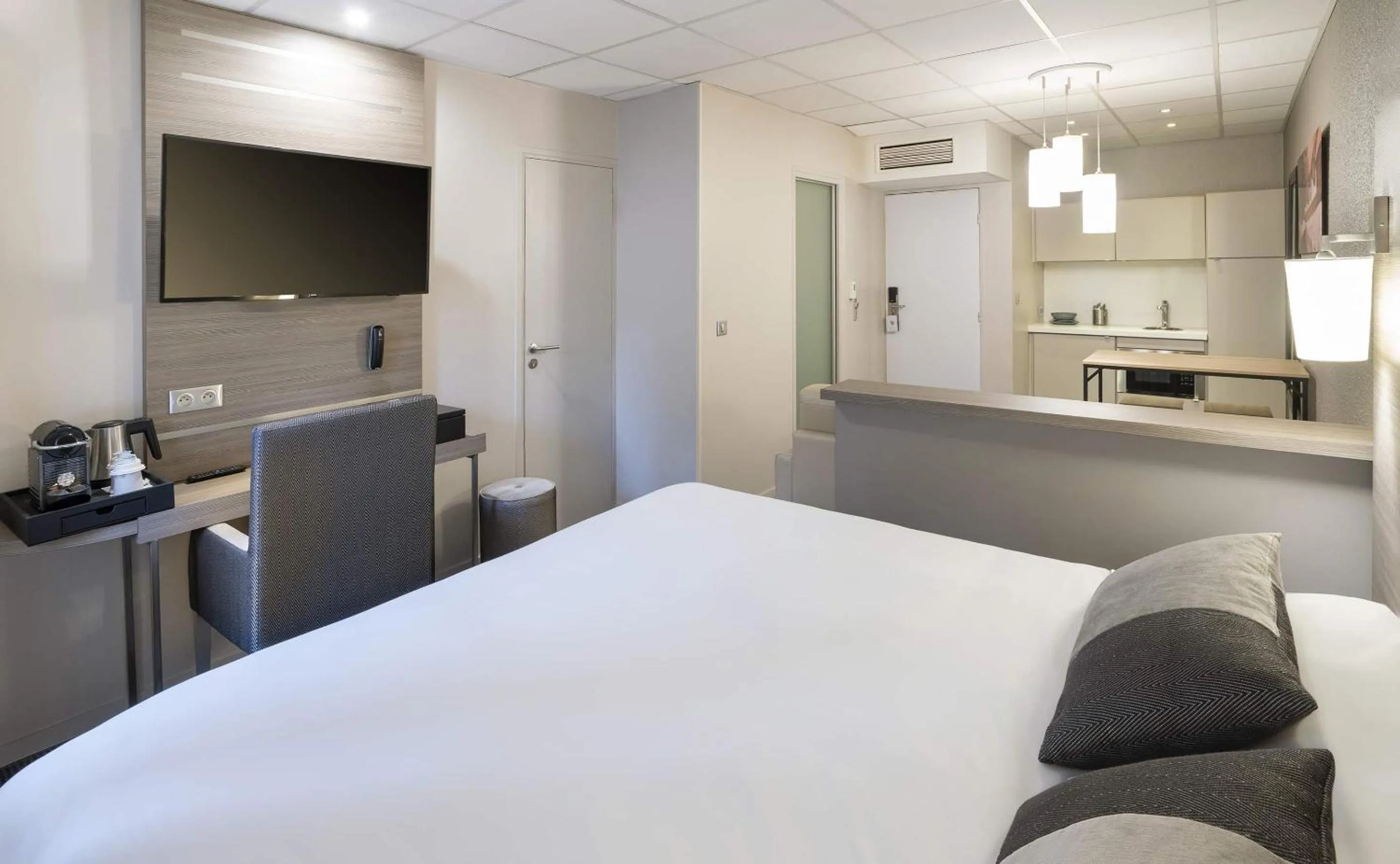 Superior King Room with Sofa Bed - Non-Smoking in Kyriad Grenoble-Voiron Chartreuse-Centr'alp