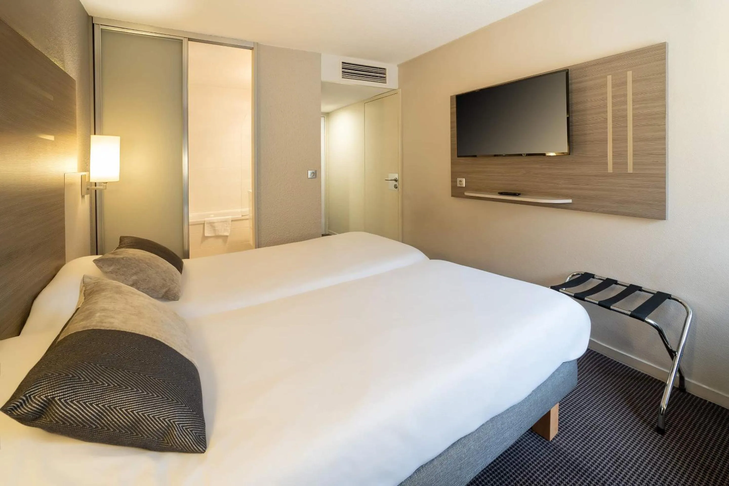 Bed in Best Western Voiron Centre