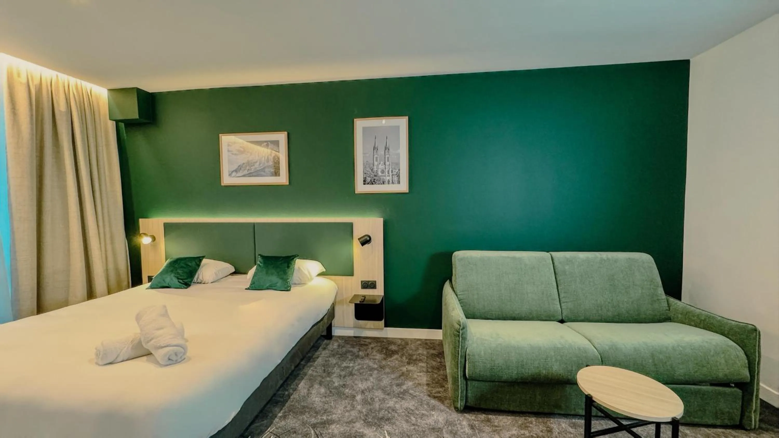 Bed in Best Western Voiron Centre