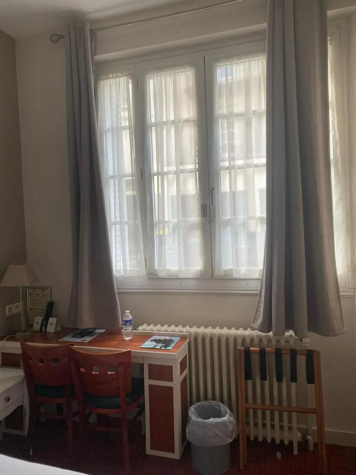 Budget Double Room in Logis Hôtel Restaurant LE MONARQUE Budget Double Room in Logis Hôtel Restaurant LE MONARQUE