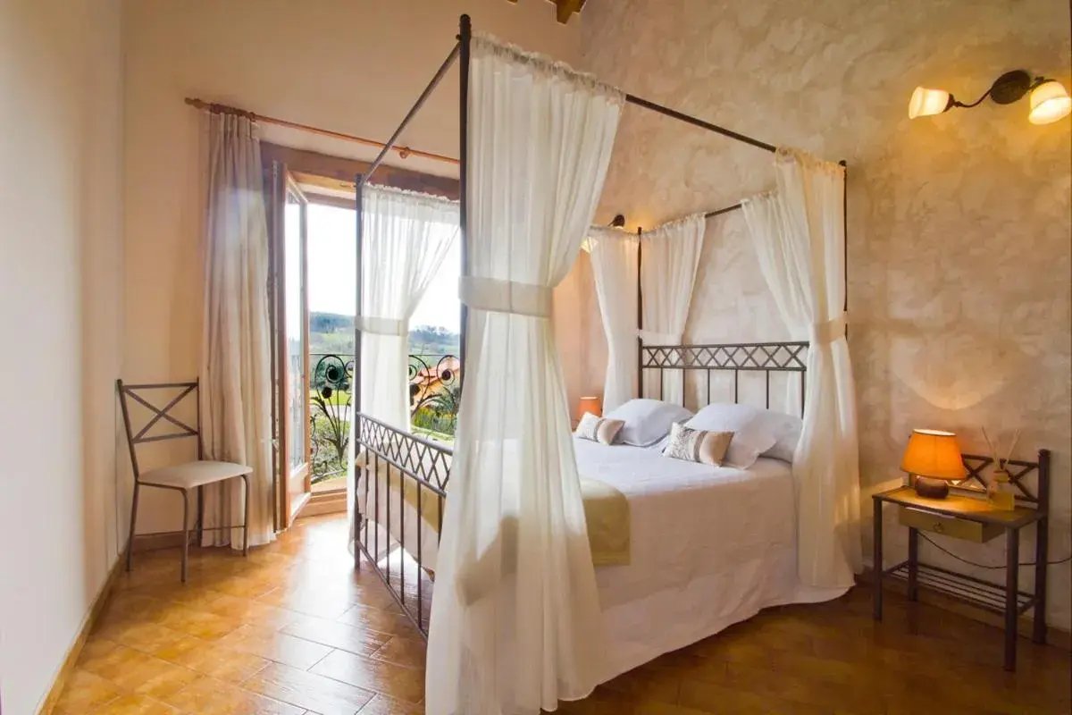 Deluxe Suite with Spa Bath in Posada La Fabula Deluxe Suite with Spa Bath in Posada La Fabula