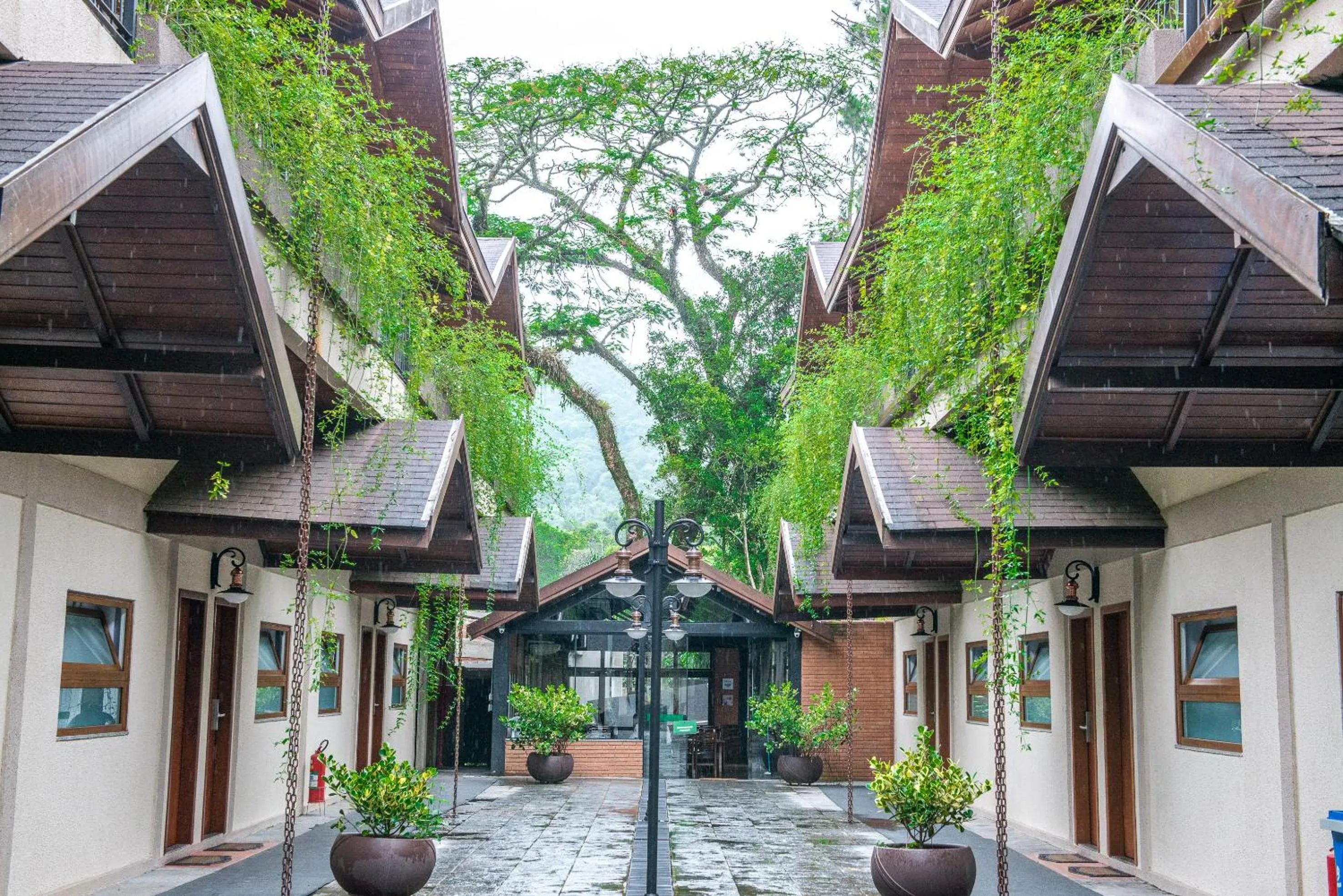 Property building in Hotel Aromas de Penedo