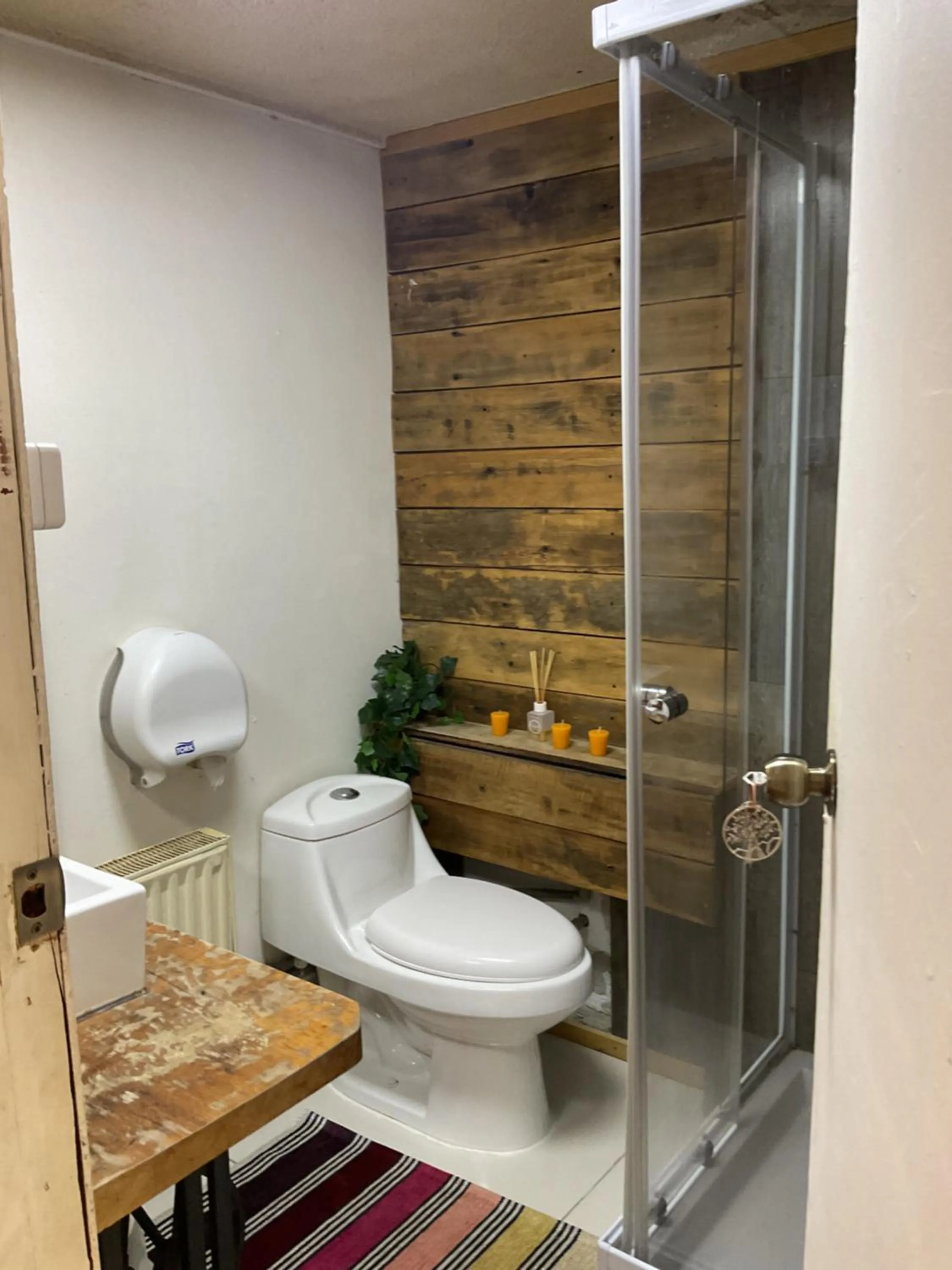 Shower in Casa Balmaceda Backpackers