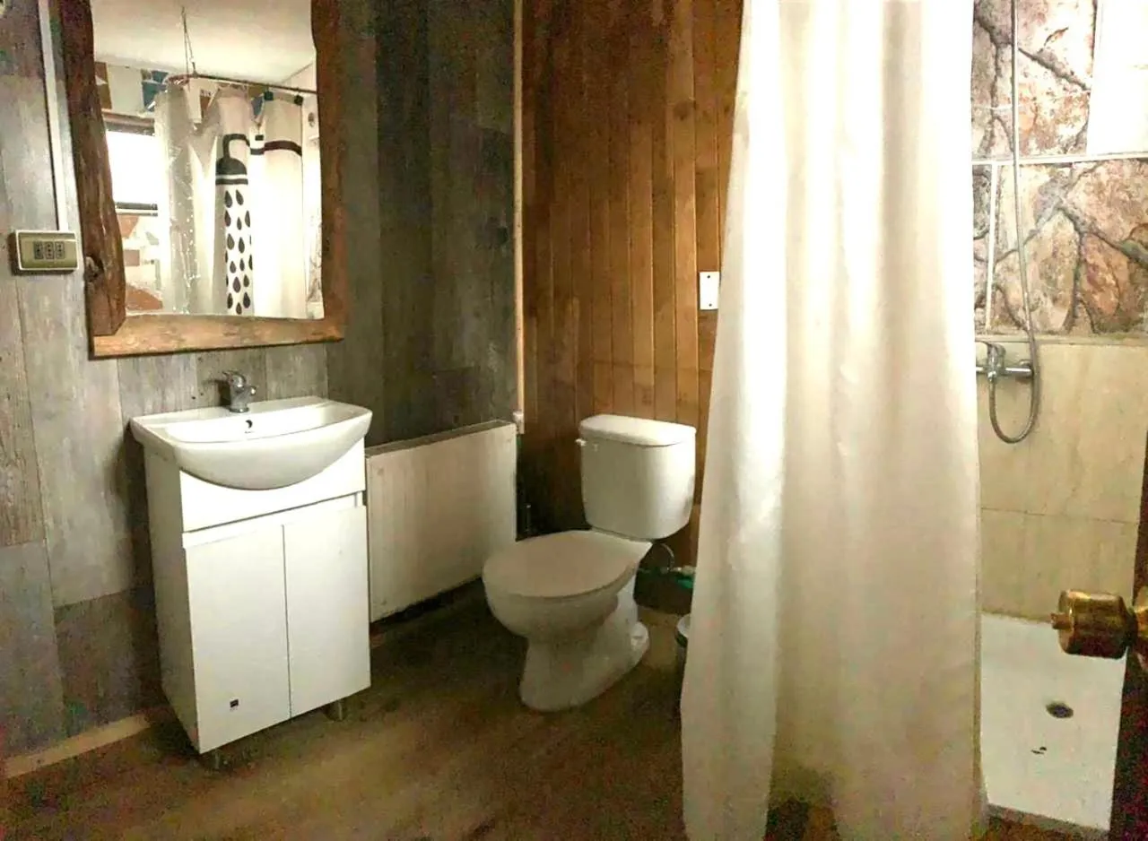 Bathroom in Casa Balmaceda Backpackers