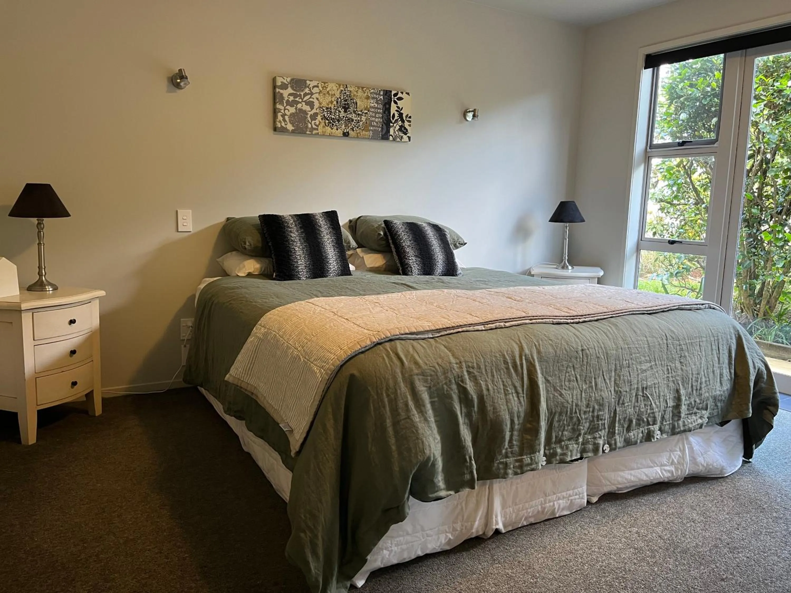 Bedroom, Bed in Lavender Hill