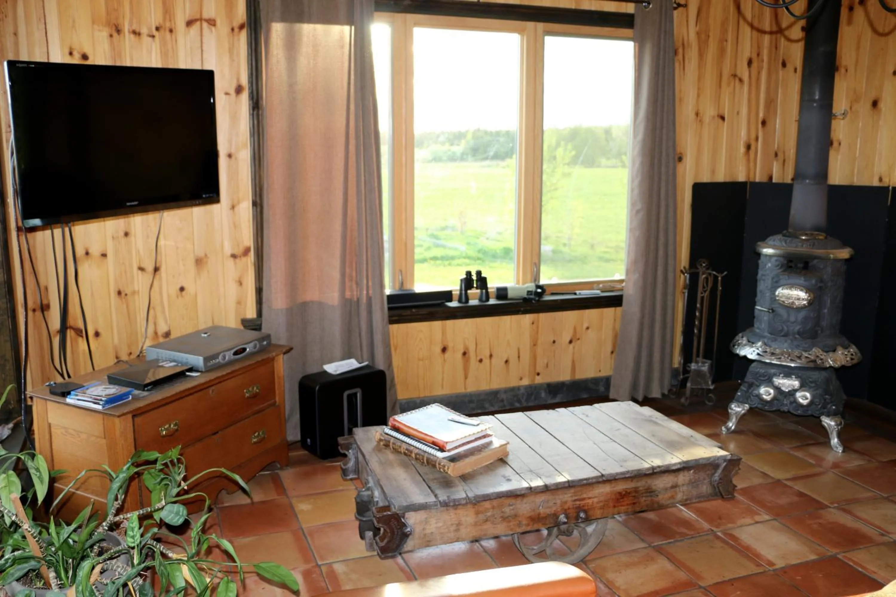 Living room in Maison du Mont-Mégantic spa à l'année