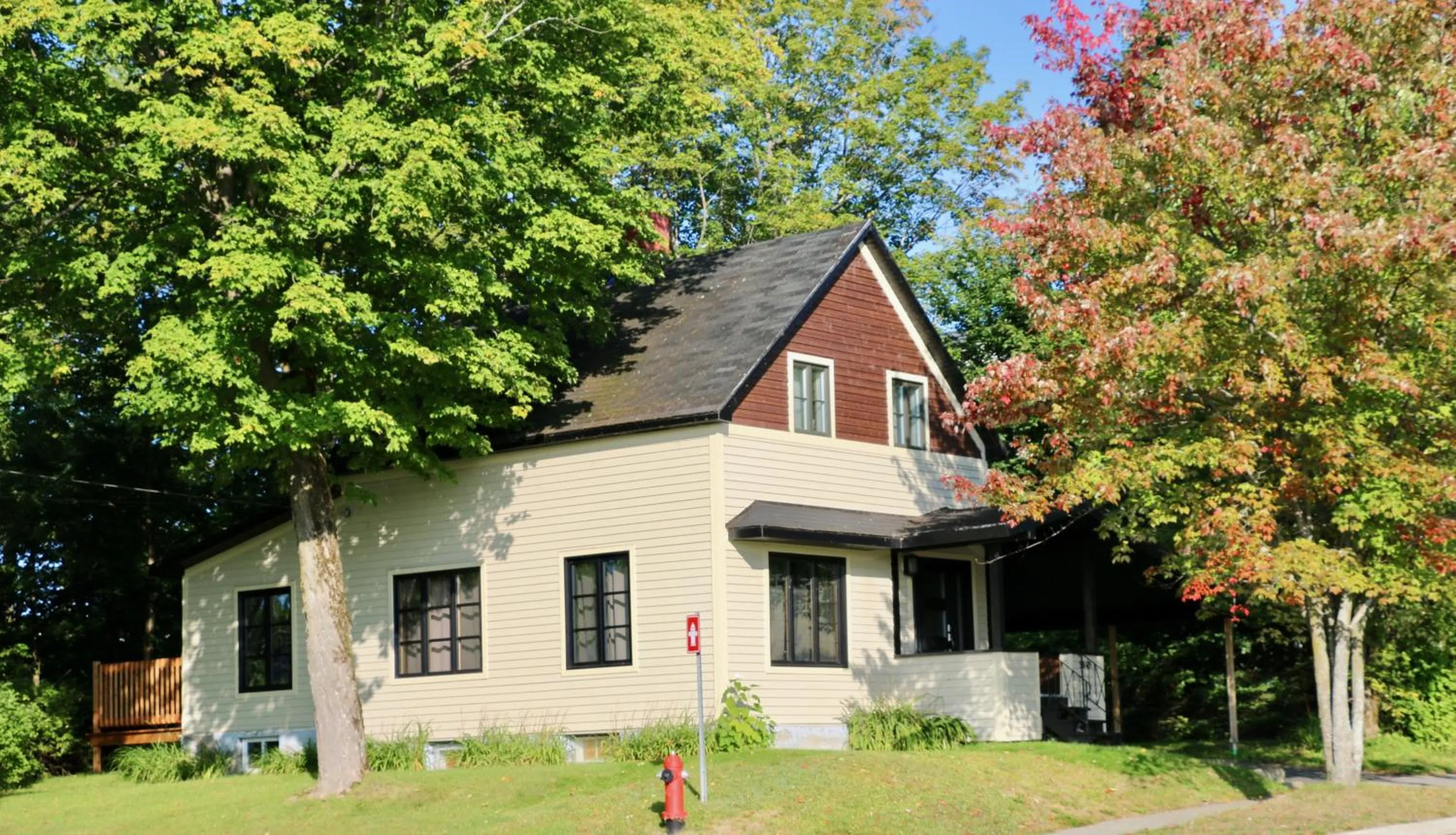 Facade/entrance in Maison du lac