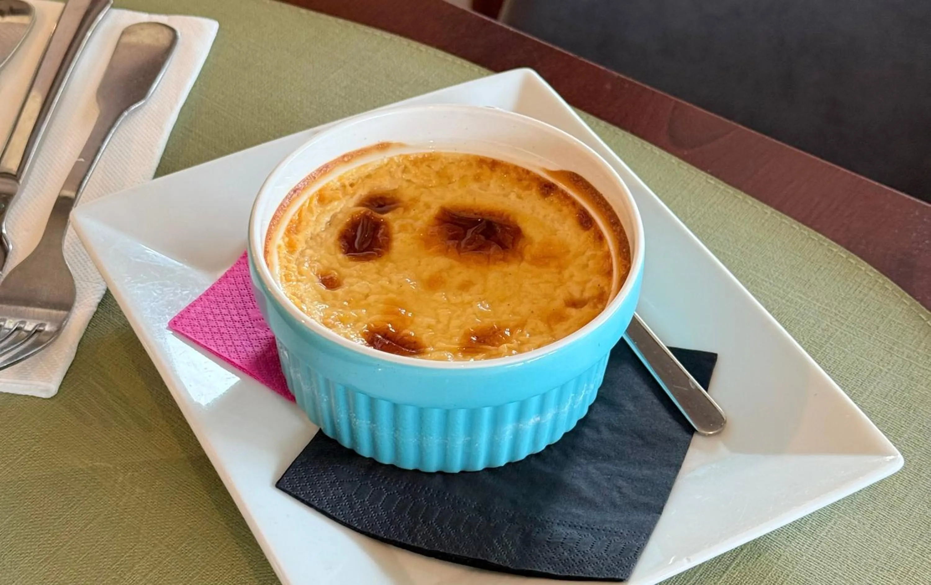 Food and drinks in Kyriad Dijon Est Mirande