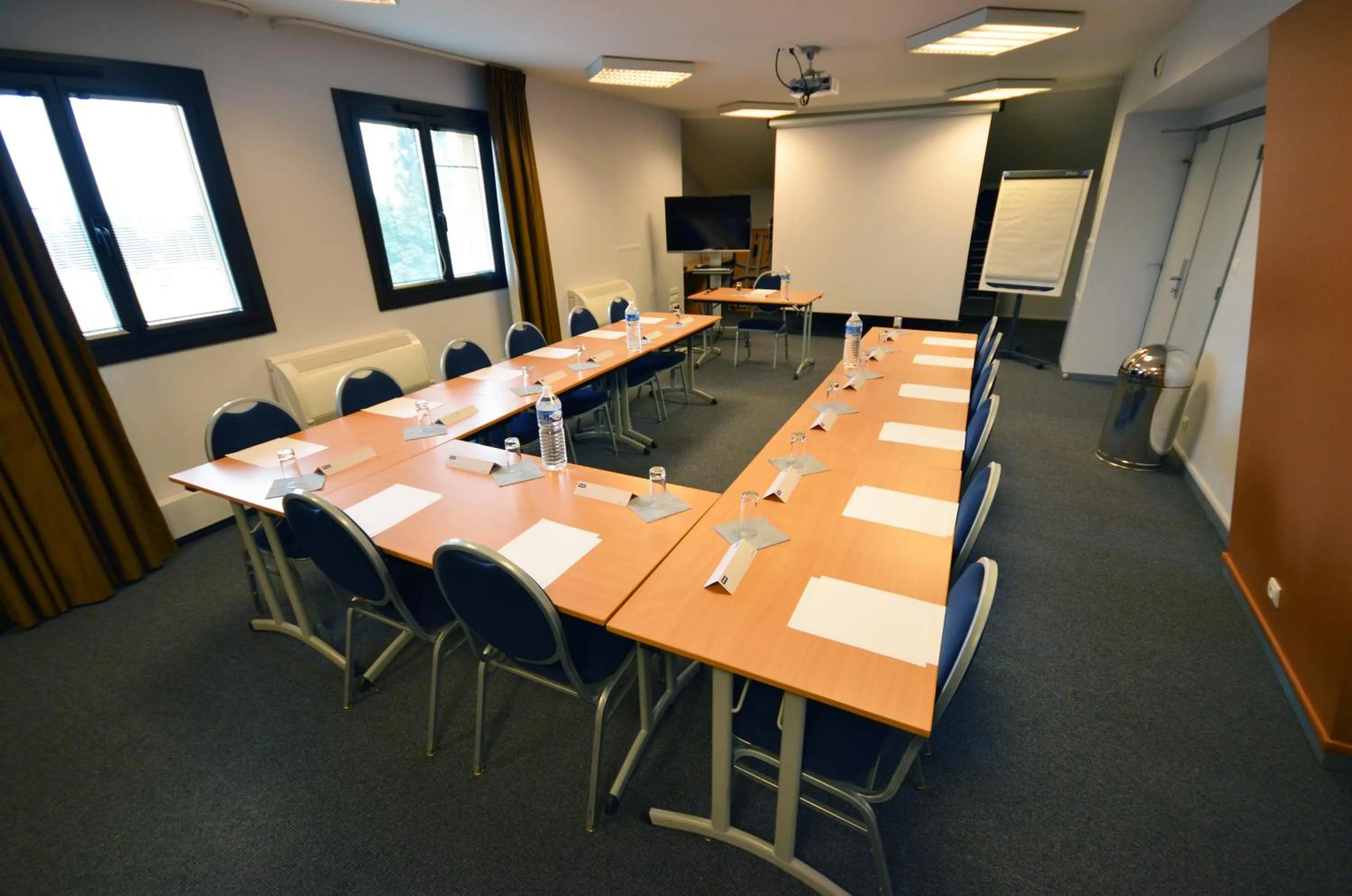 Meeting/conference room in Kyriad Dijon Est Mirande