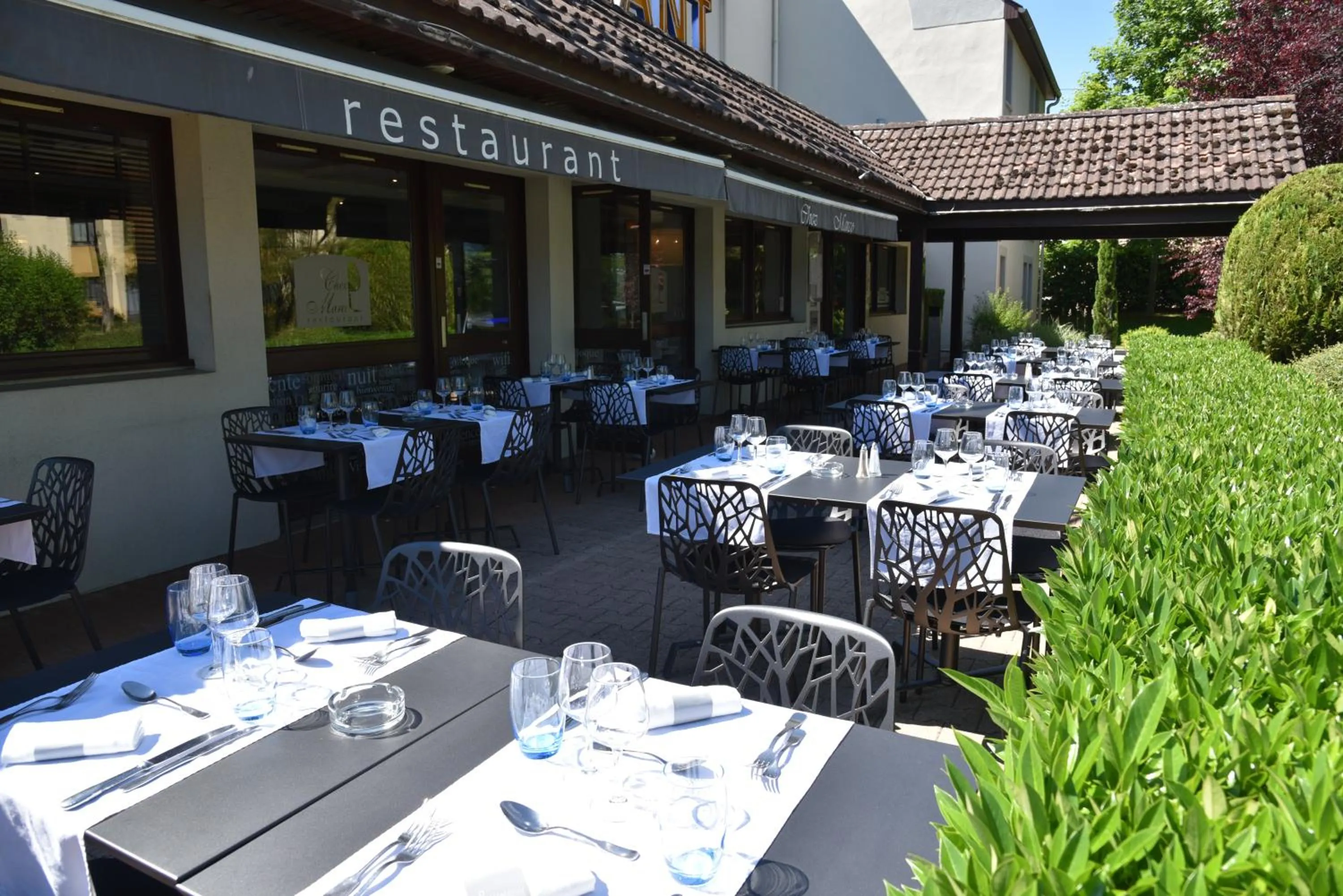 Patio in Kyriad Dijon Est Mirande