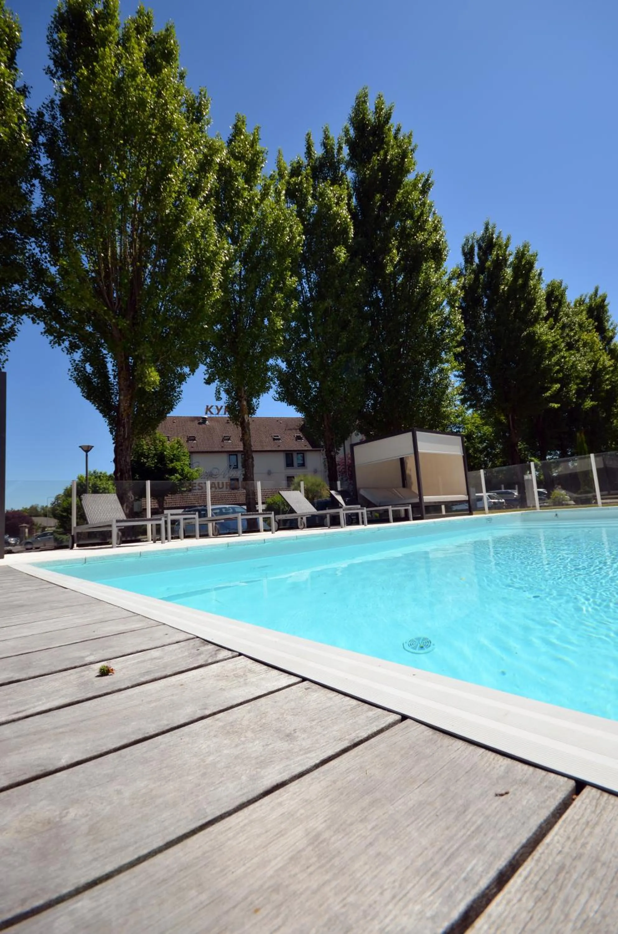 Swimming pool in Kyriad Dijon Est Mirande