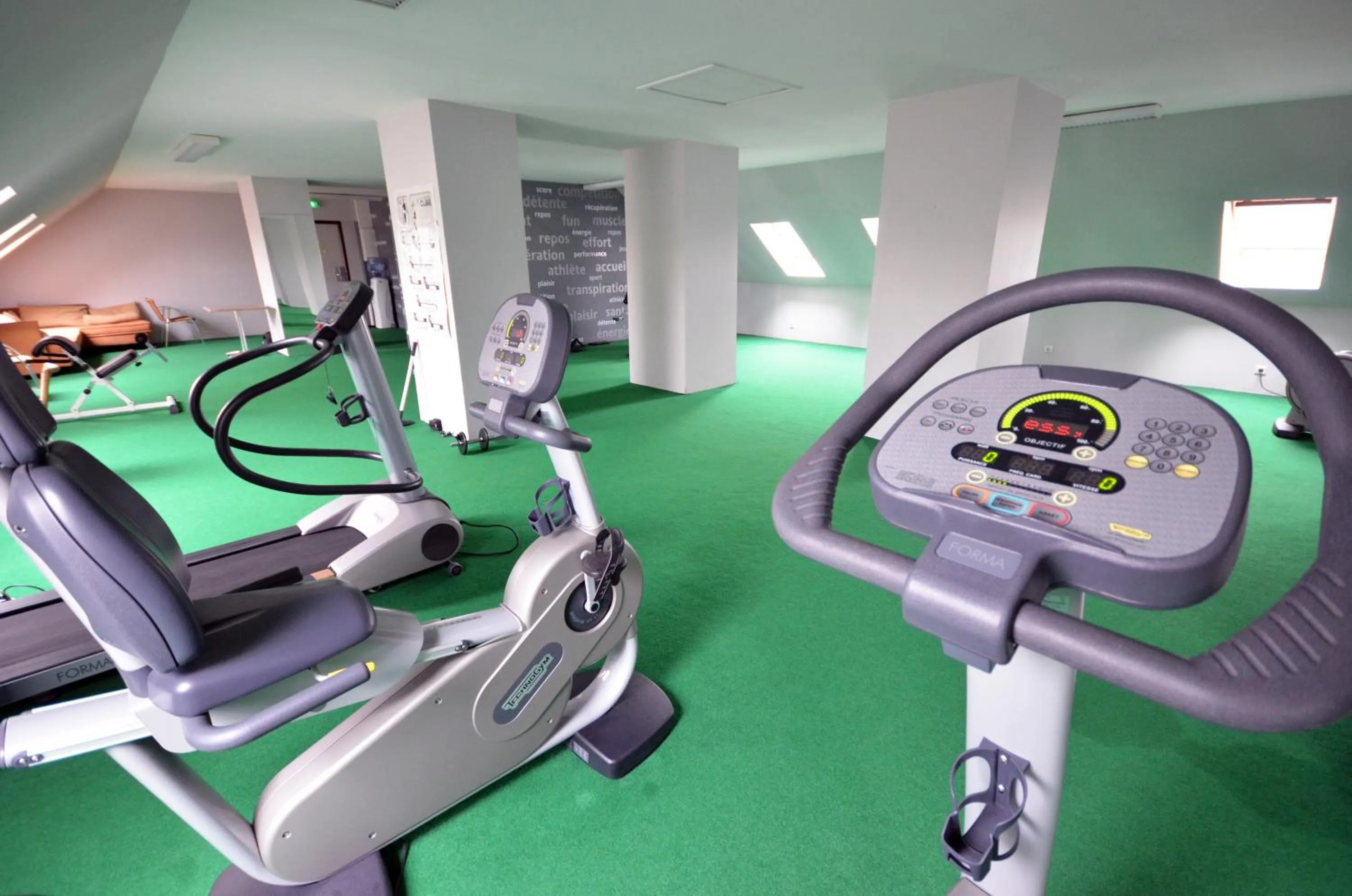 Fitness centre/facilities in Kyriad Dijon Est Mirande