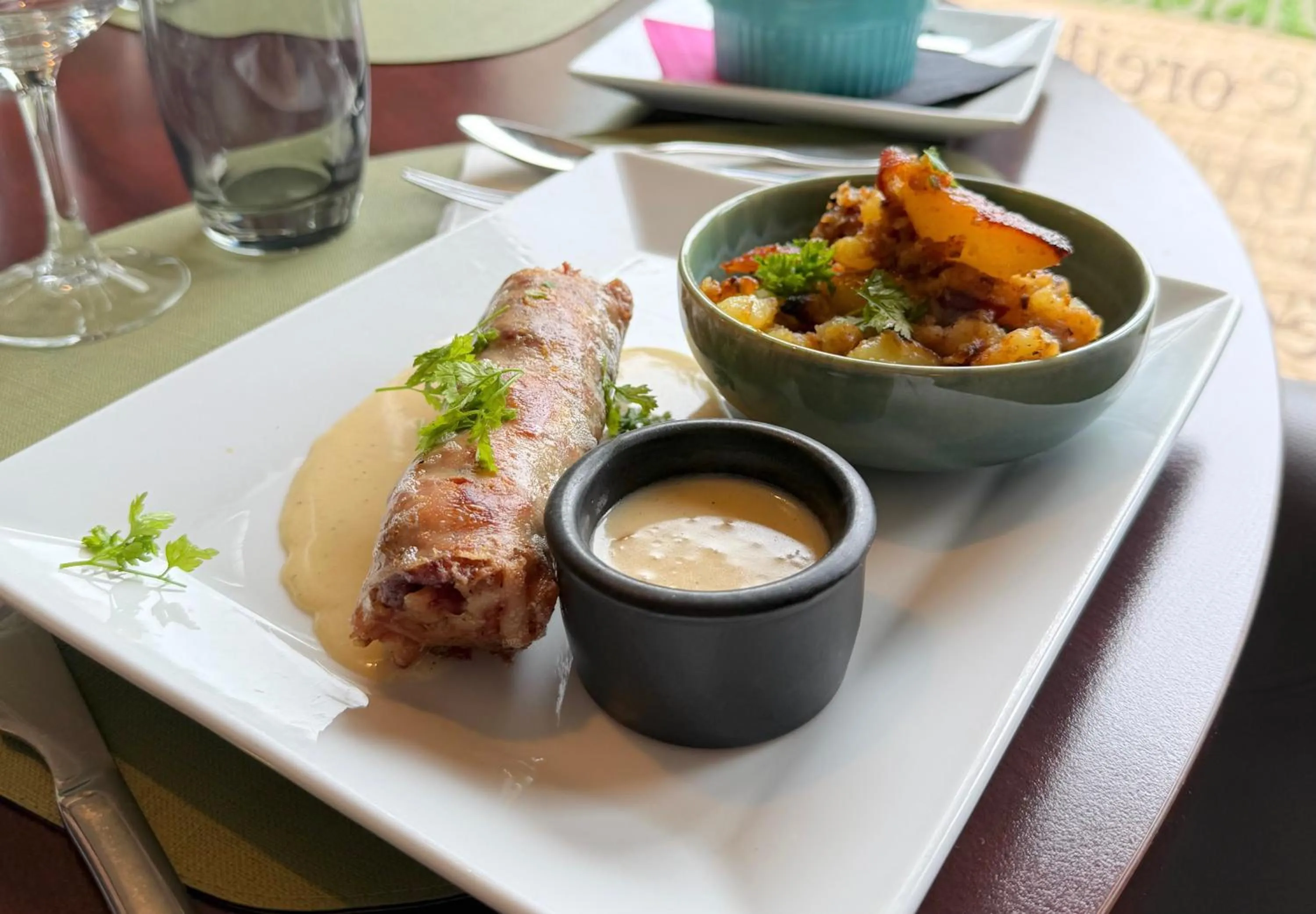 Food and drinks in Kyriad Dijon Est Mirande