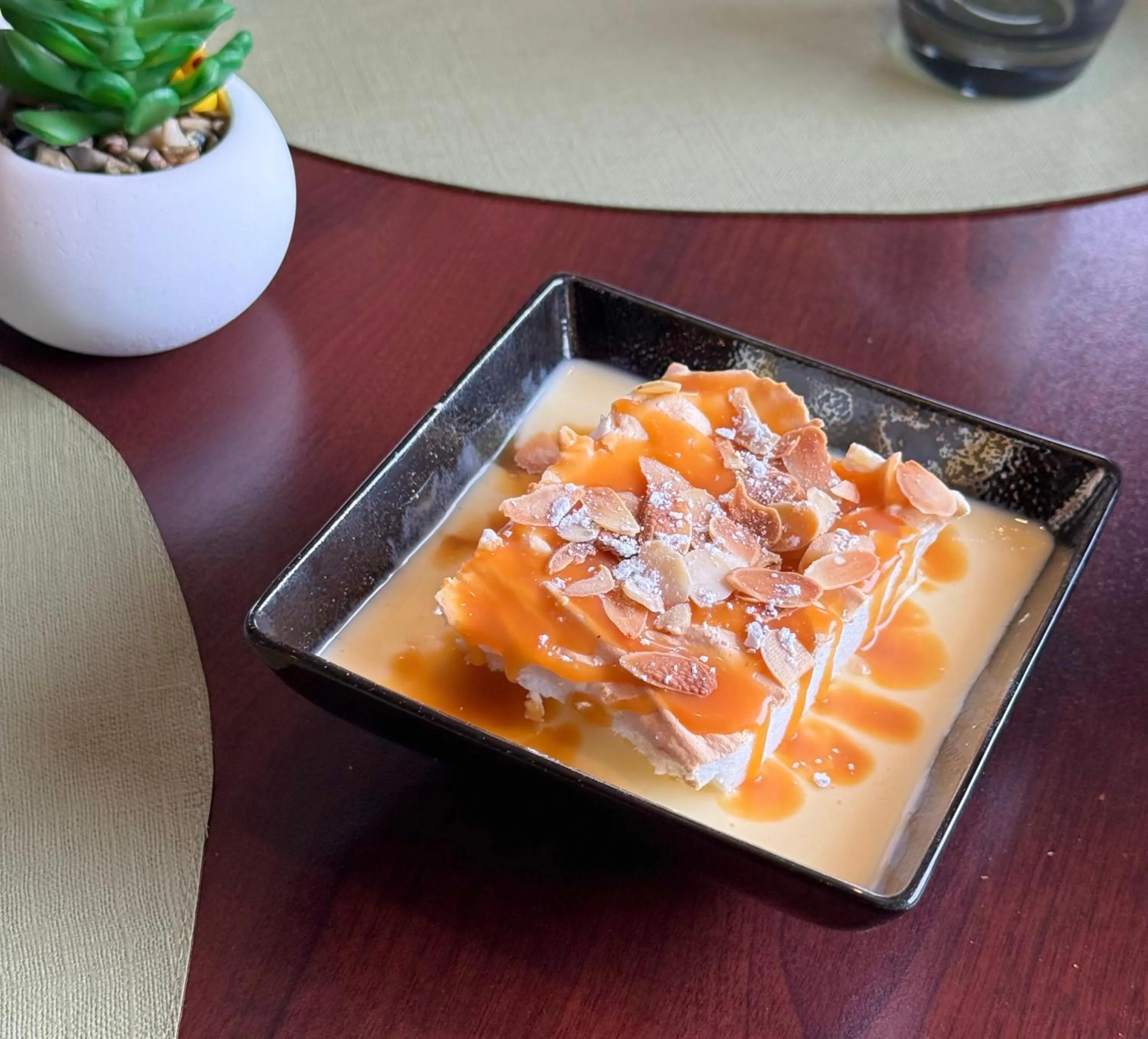 Food and drinks in Kyriad Dijon Est Mirande