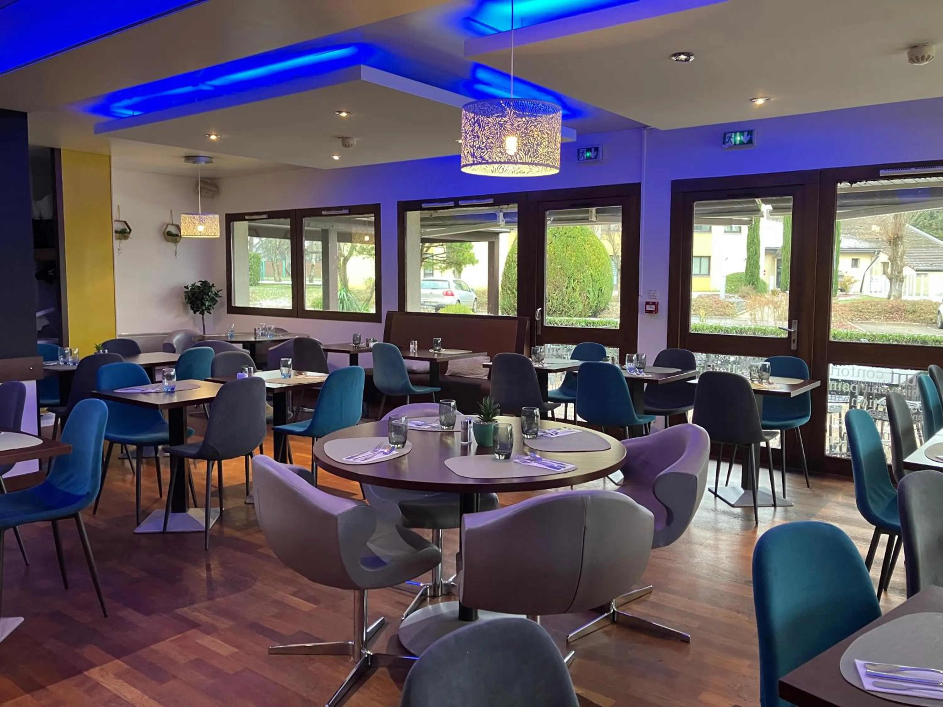 Restaurant/places to eat in Kyriad Dijon Est Mirande