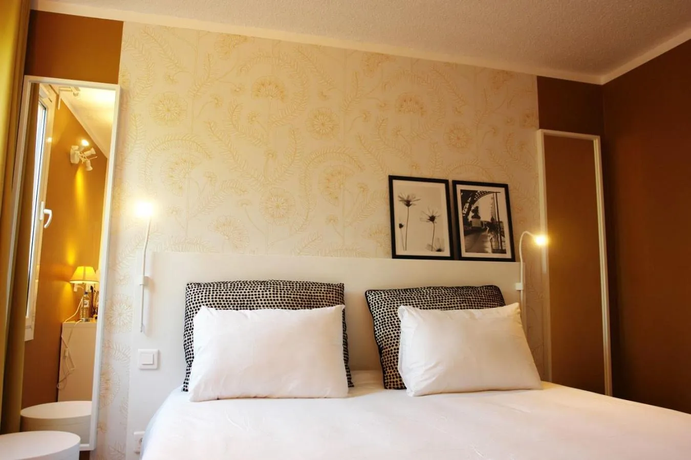 Bed in Brit Hotel Marseille Aéroport