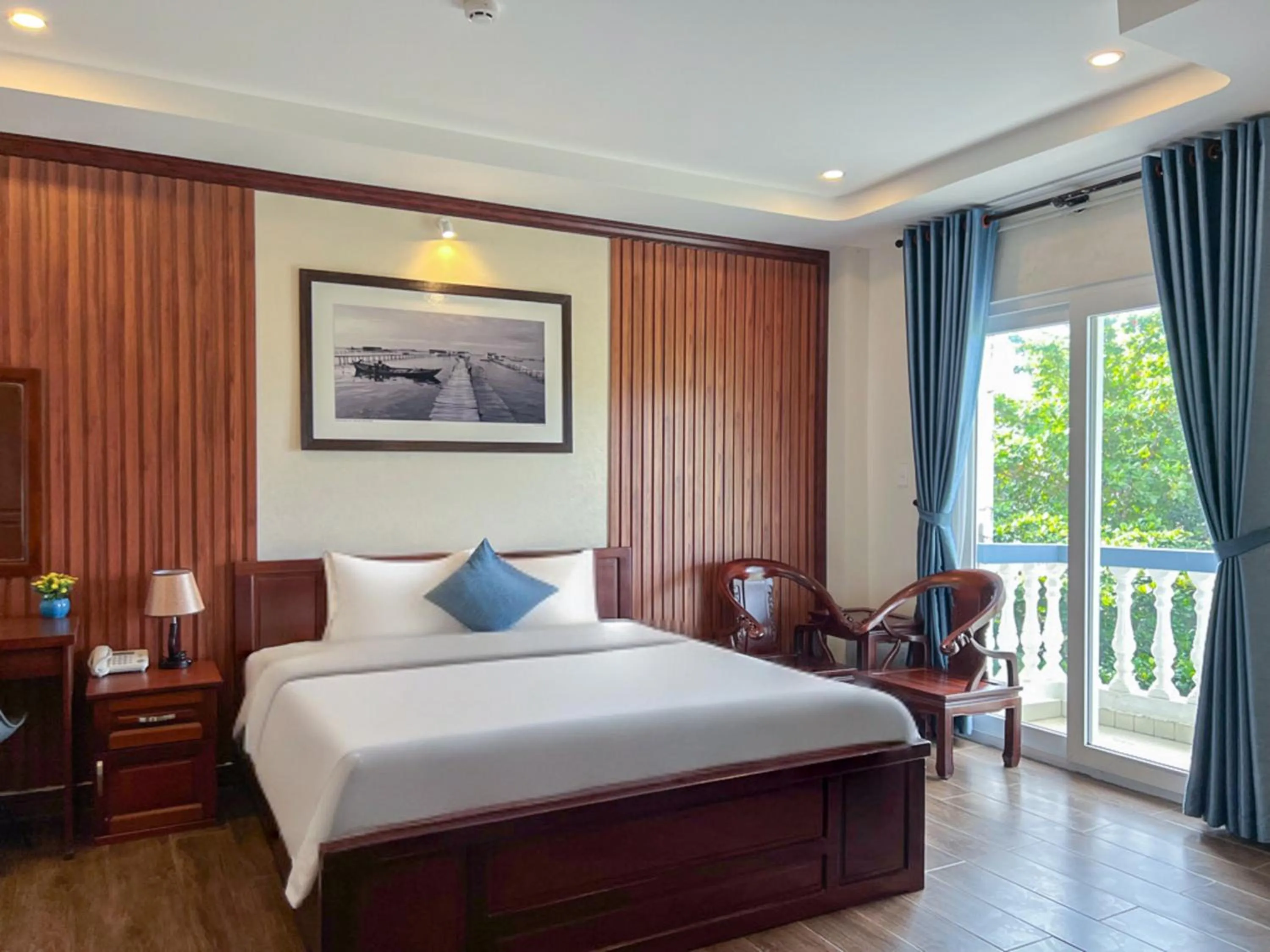 Photo of the whole room, Bed in Brenta Phu Quoc Hotel