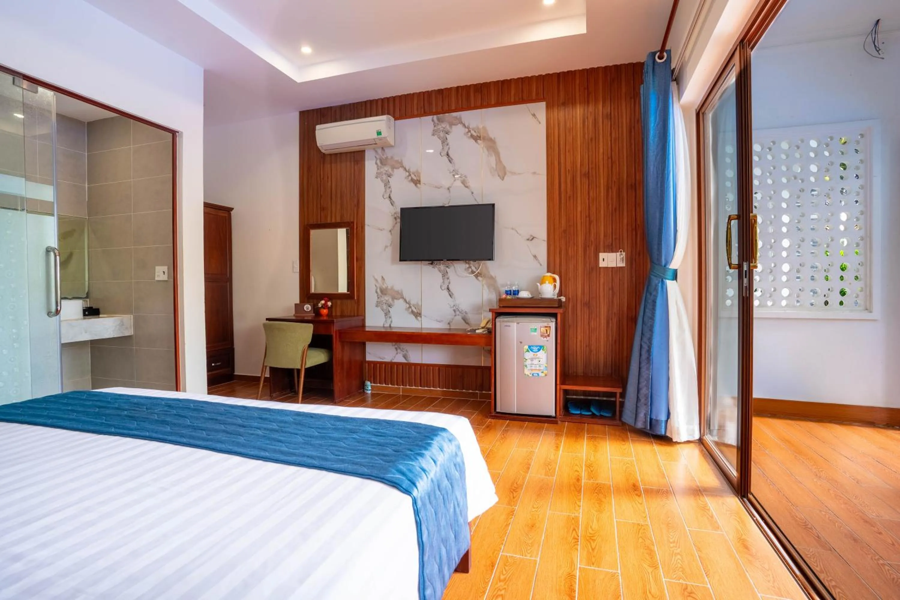 Photo of the whole room, Bed in Brenta Phu Quoc Hotel