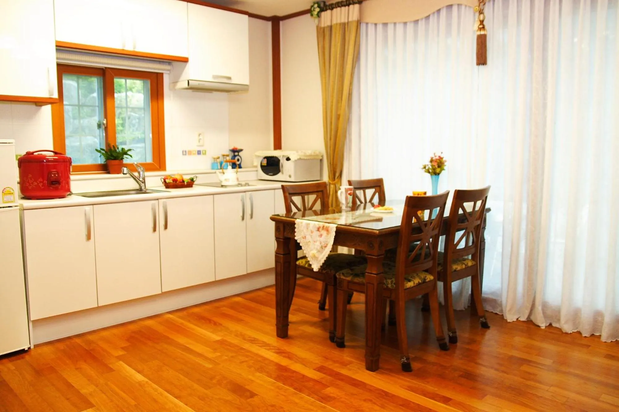 Kitchen or kitchenette in Starvill Pension