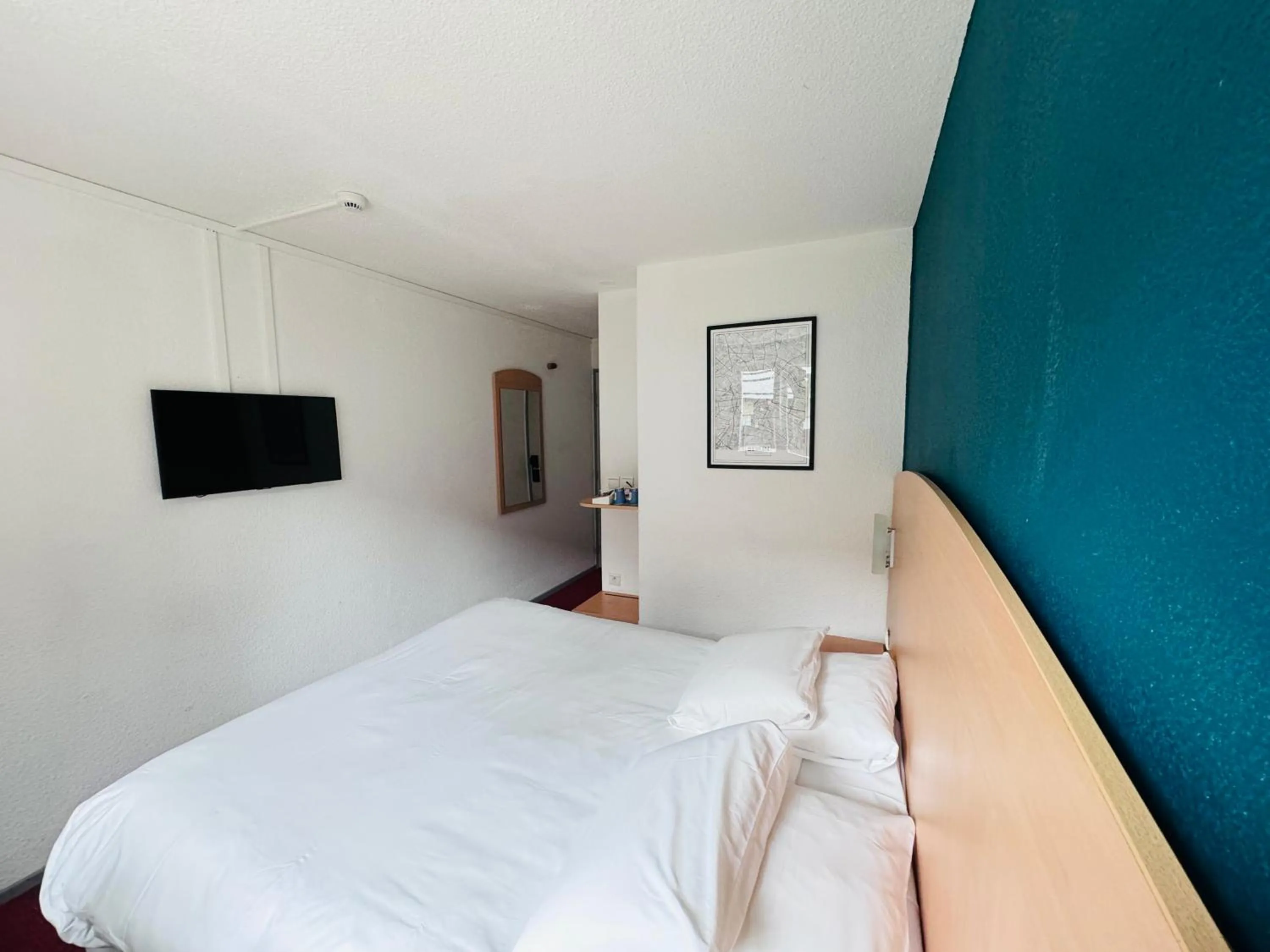 Bedroom, Bed in The Originals City, Hôtel La Maison de Lise, Mulhouse Illzach