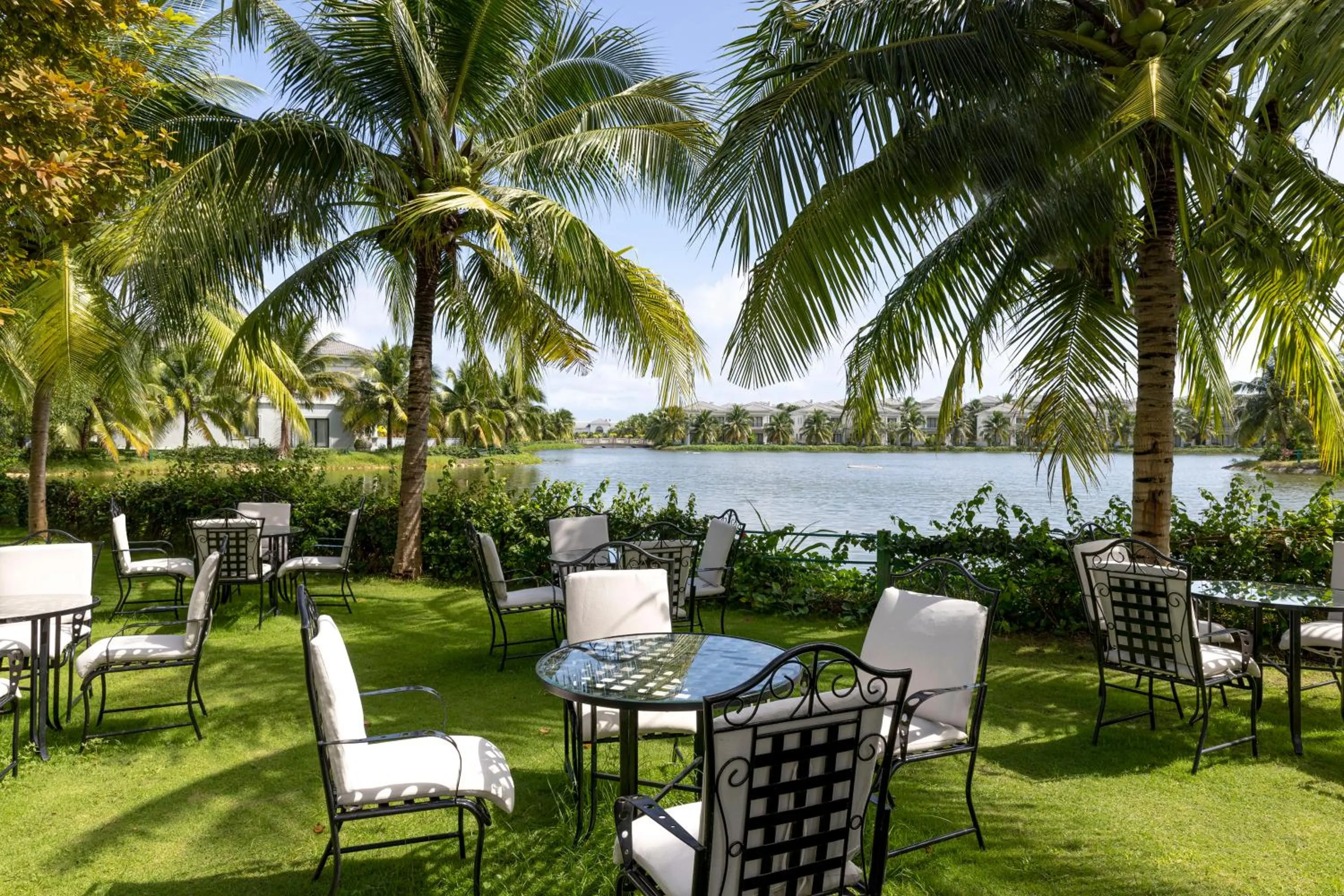 Swimming pool in Meliá Vinpearl Cam Ranh Beach Resort