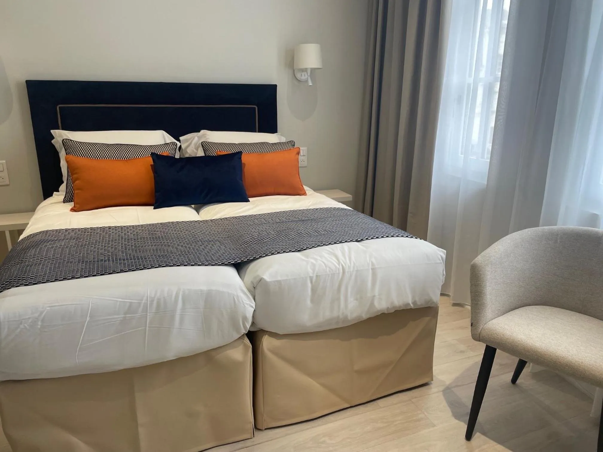 City view, Bed in Kyriad Saumur Hyper Centre Hôtel, Appartements, Séminaires et SPA soins Sothys Paris