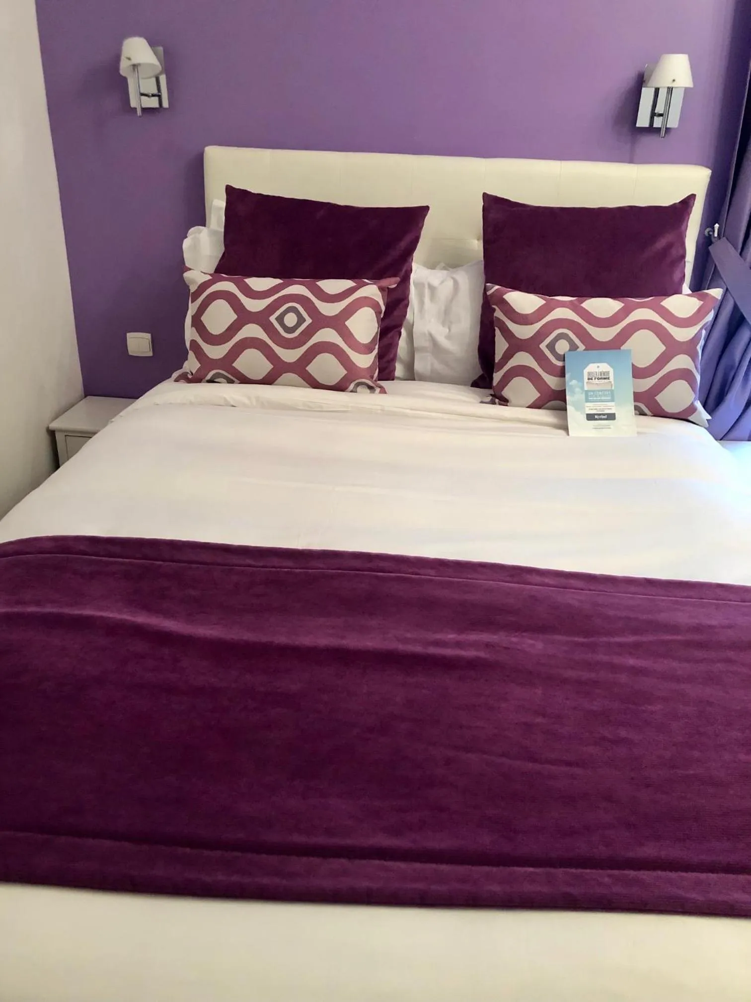 Bath, Bed in Kyriad Saumur Hyper Centre Hôtel, Appartements, Séminaires et SPA soins Sothys Paris