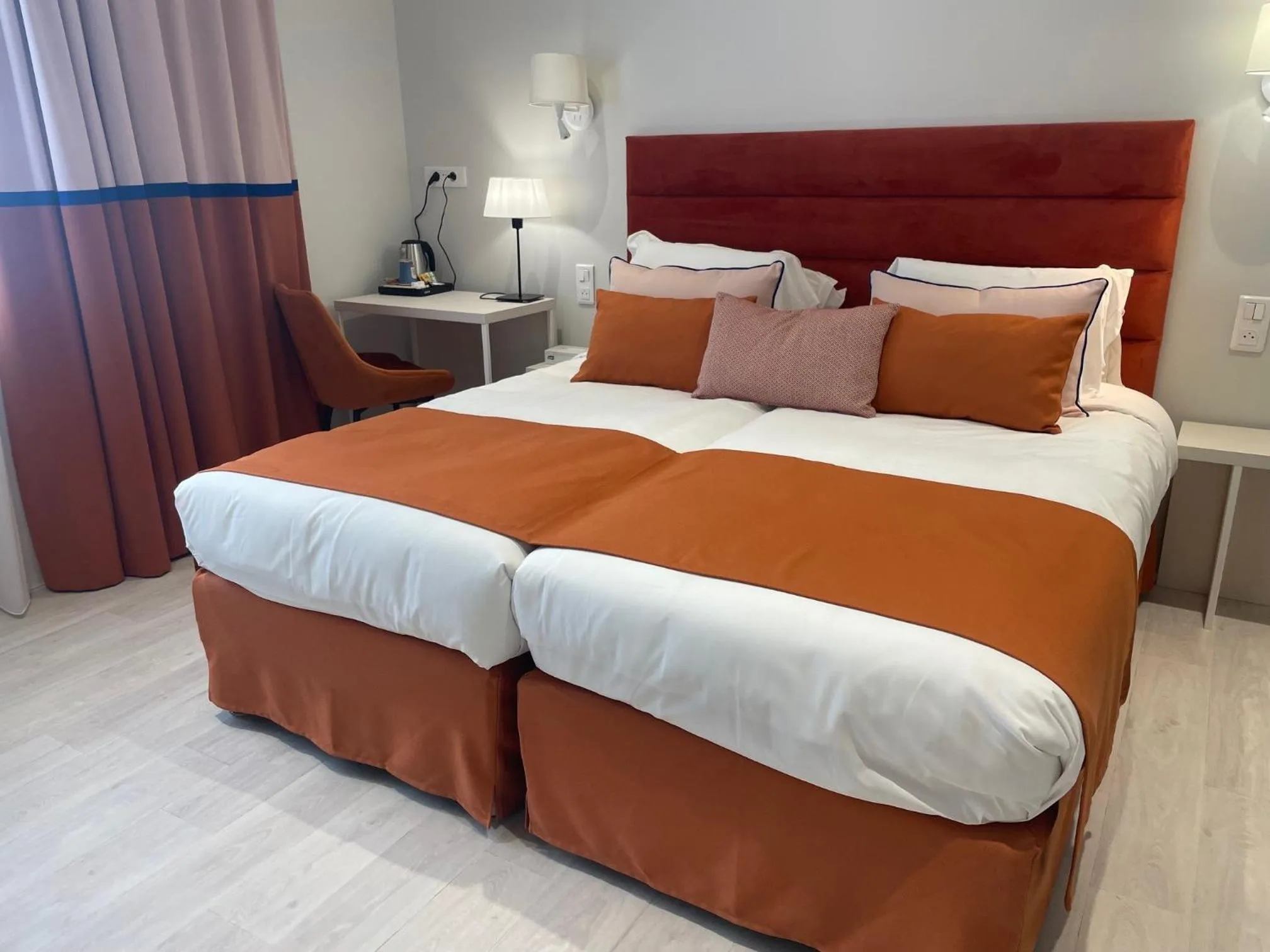 Garden view, Bed in Kyriad Saumur Hyper Centre Hôtel, Appartements, Séminaires et SPA soins Sothys Paris