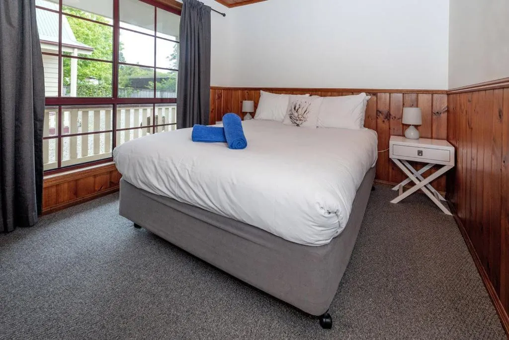 Bed in Kitty's Cottages - Managed by BIG4 Strahan Holiday Retreat