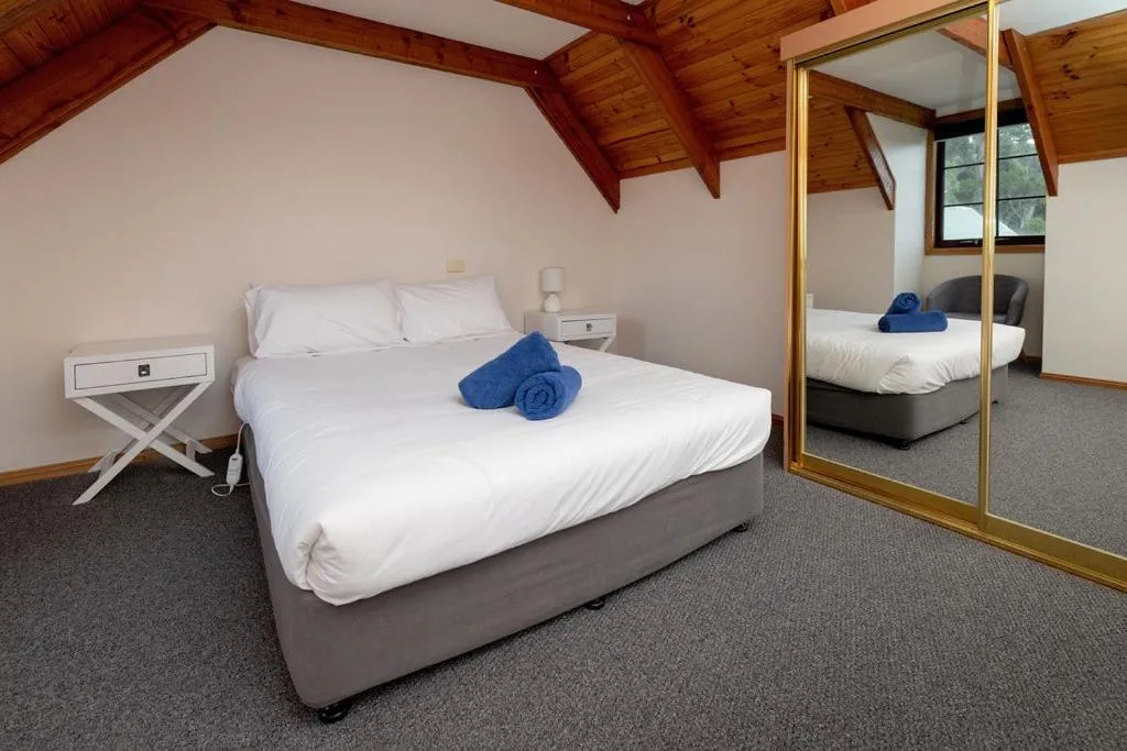 Bed in Kitty's Cottages - Managed by BIG4 Strahan Holiday Retreat