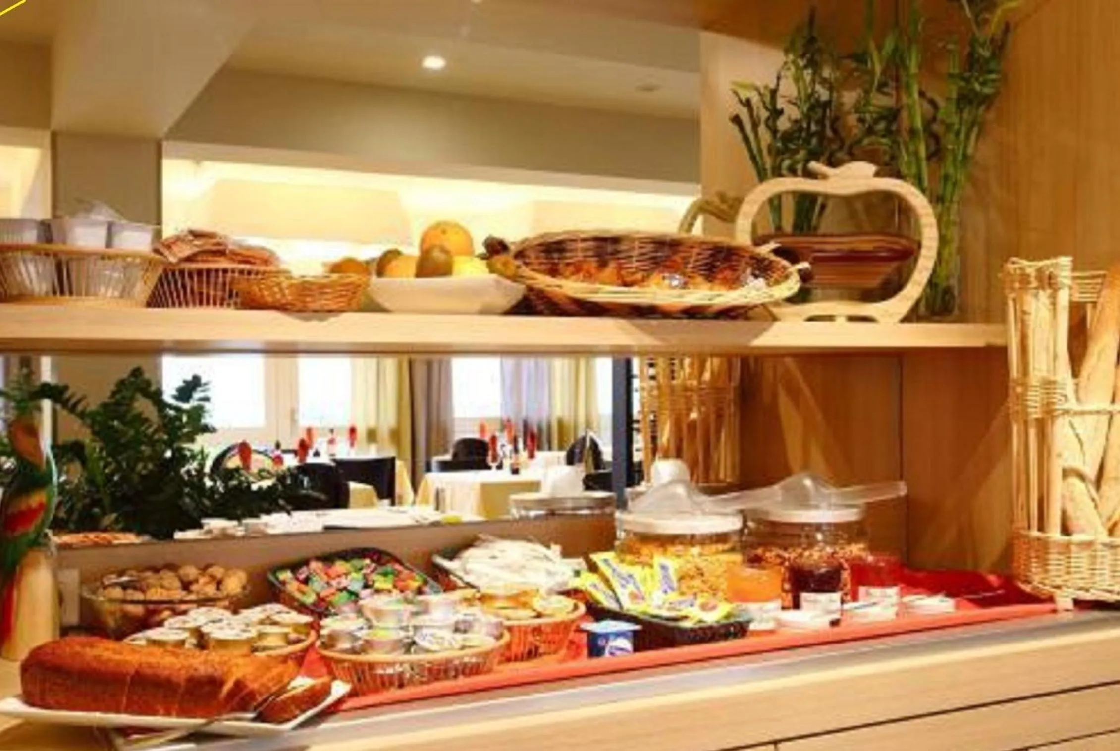 Buffet breakfast in Kyriad Toulouse Blagnac Aéroport