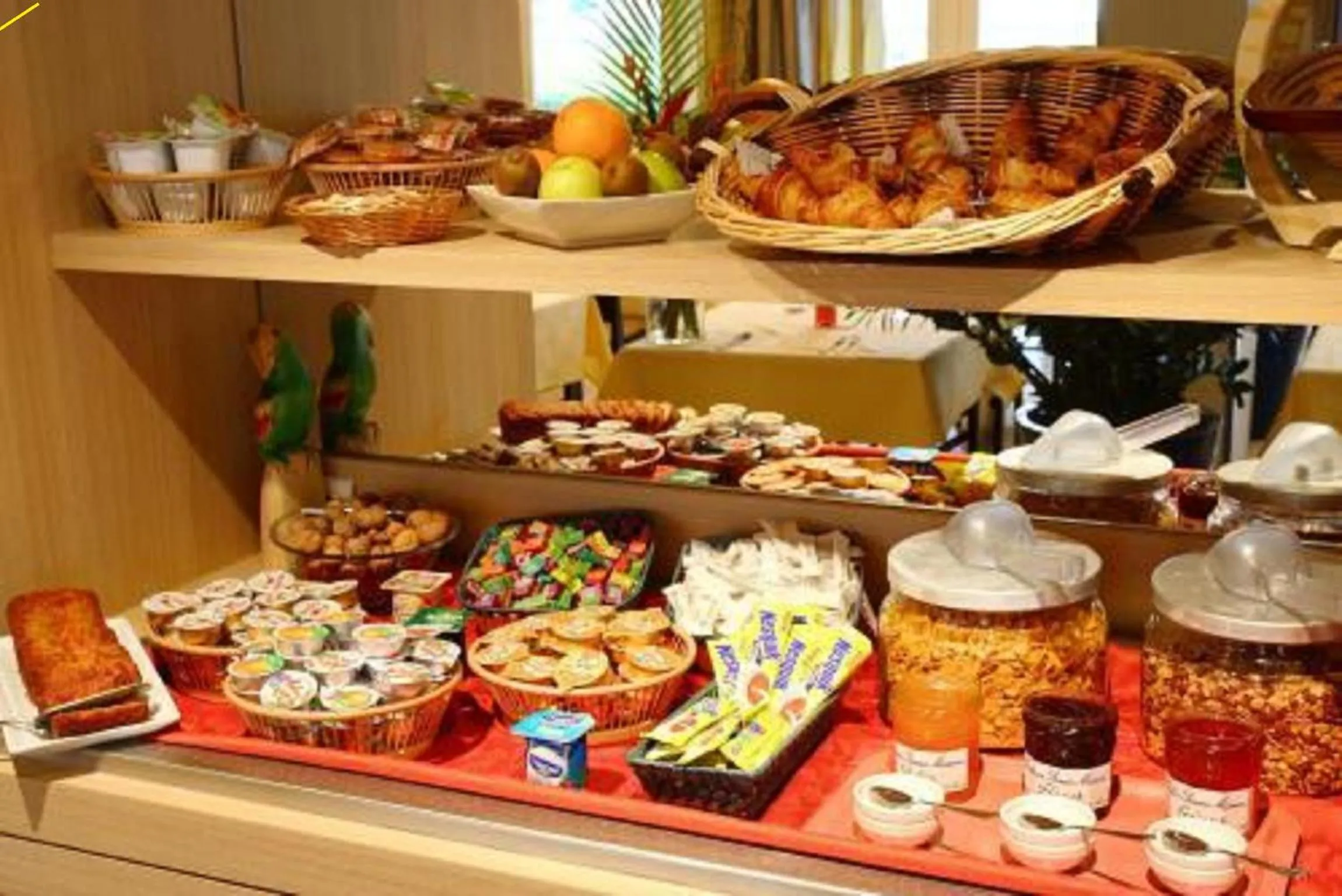 Buffet breakfast in Kyriad Toulouse Blagnac Aéroport