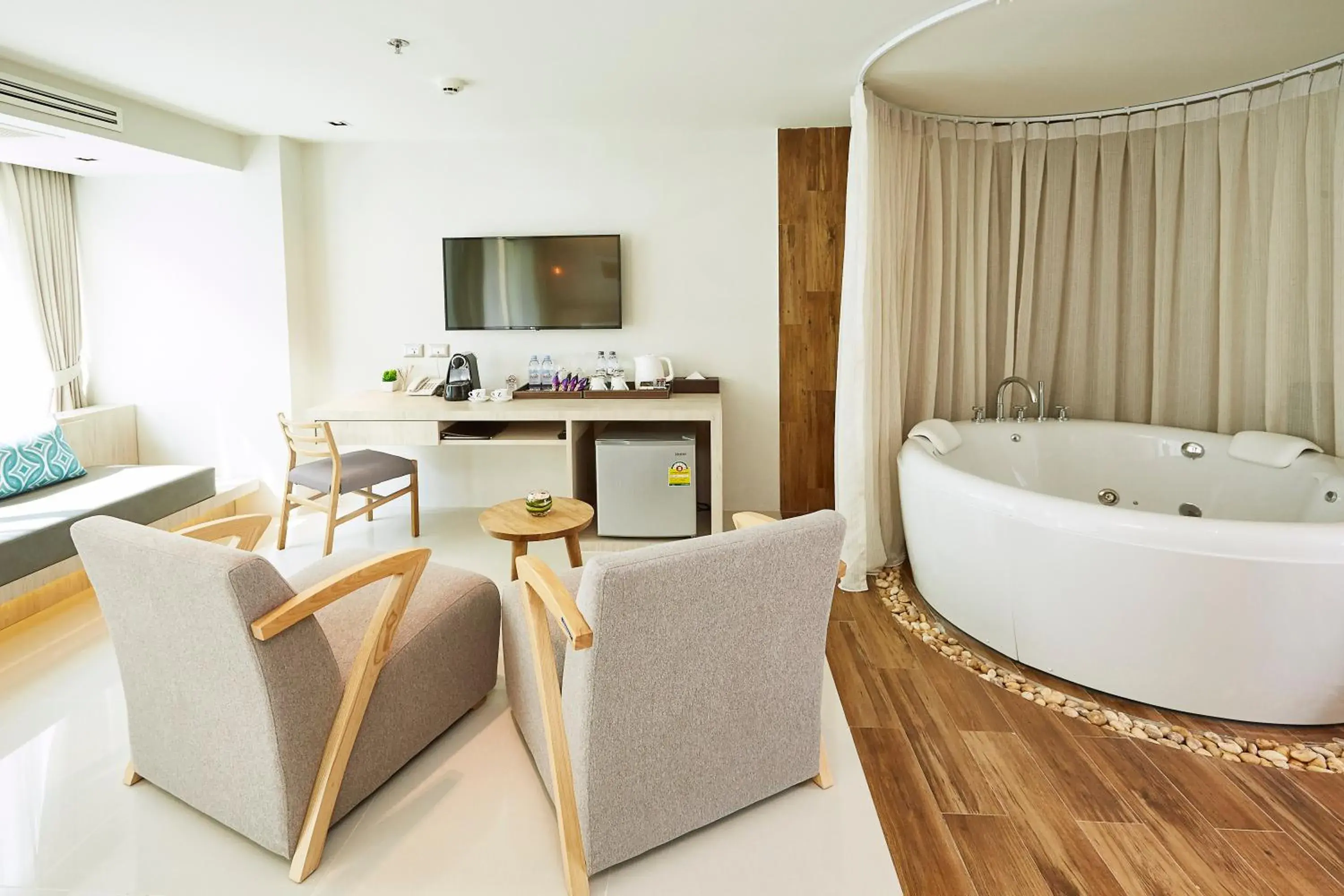 Grand Deluxe Jacuzzi in Zand Morada Pattaya Grand Deluxe Jacuzzi in Zand Morada Pattaya