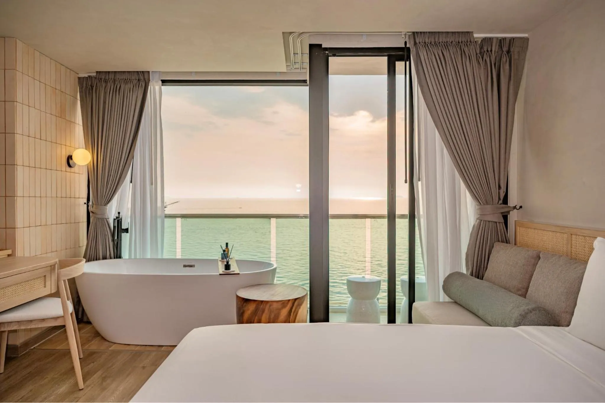 Bathroom, Bed in Zand Morada Pattaya