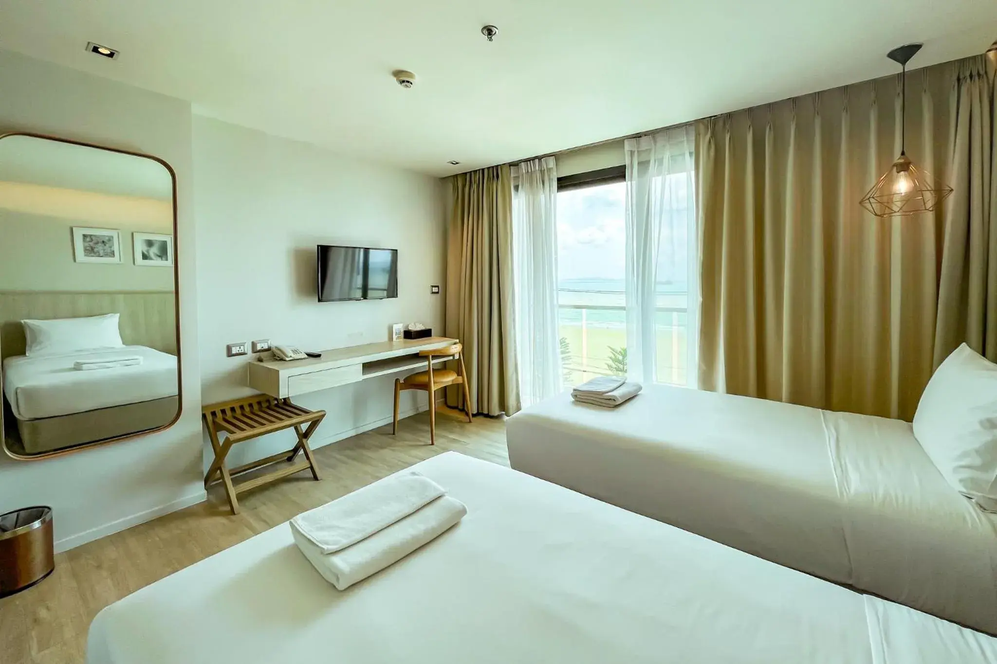 Deluxe Twin Room with Sea View in Zand Morada Pattaya Deluxe Twin Room with Sea View in Zand Morada Pattaya