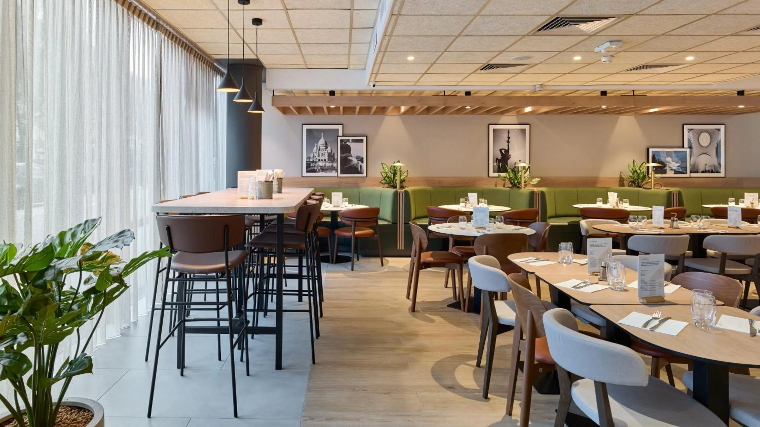 Restaurant/places to eat in Campanile Prime Paris 19 - La Villette