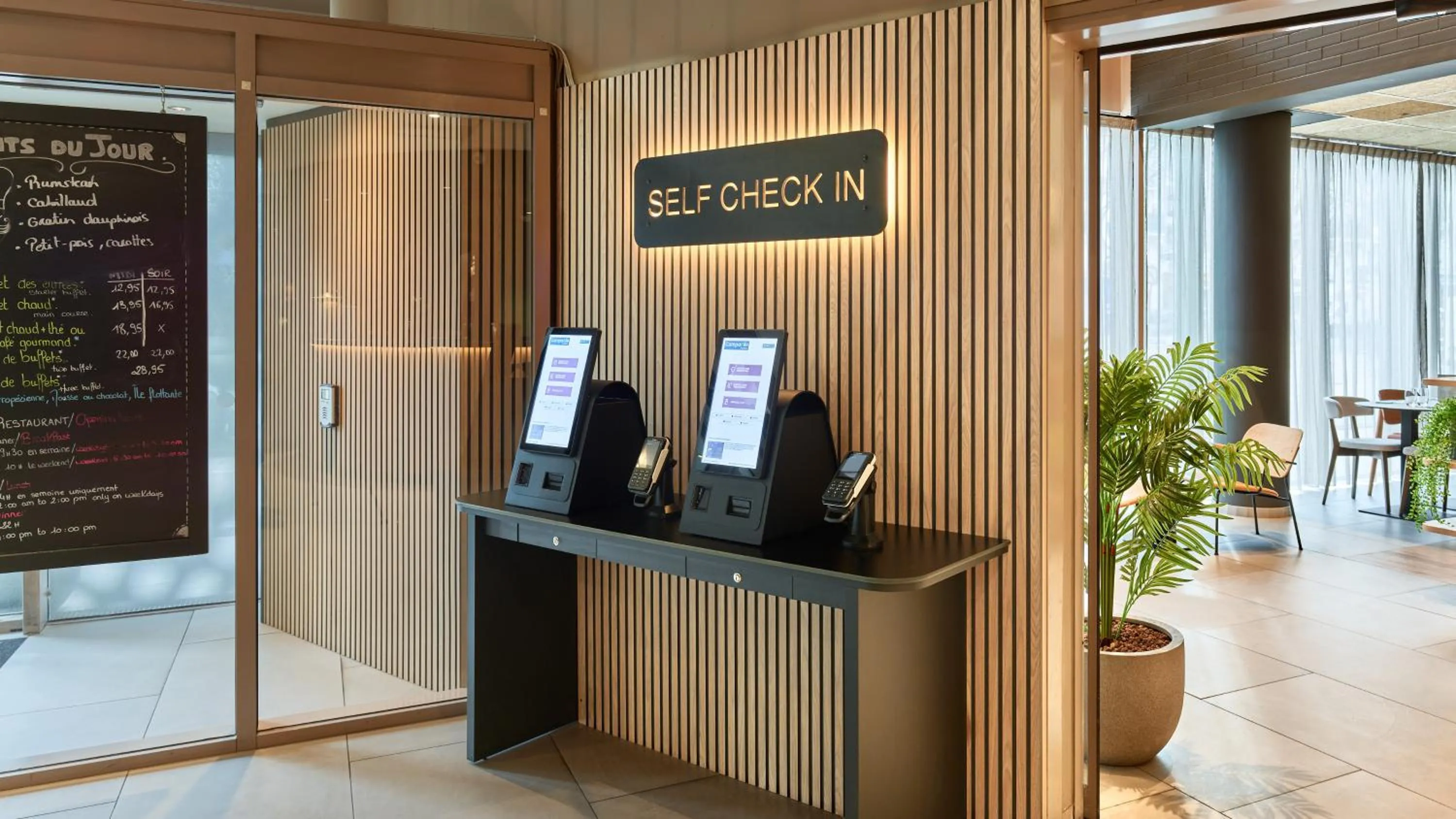 Lobby or reception in Campanile Prime Paris 19 - La Villette