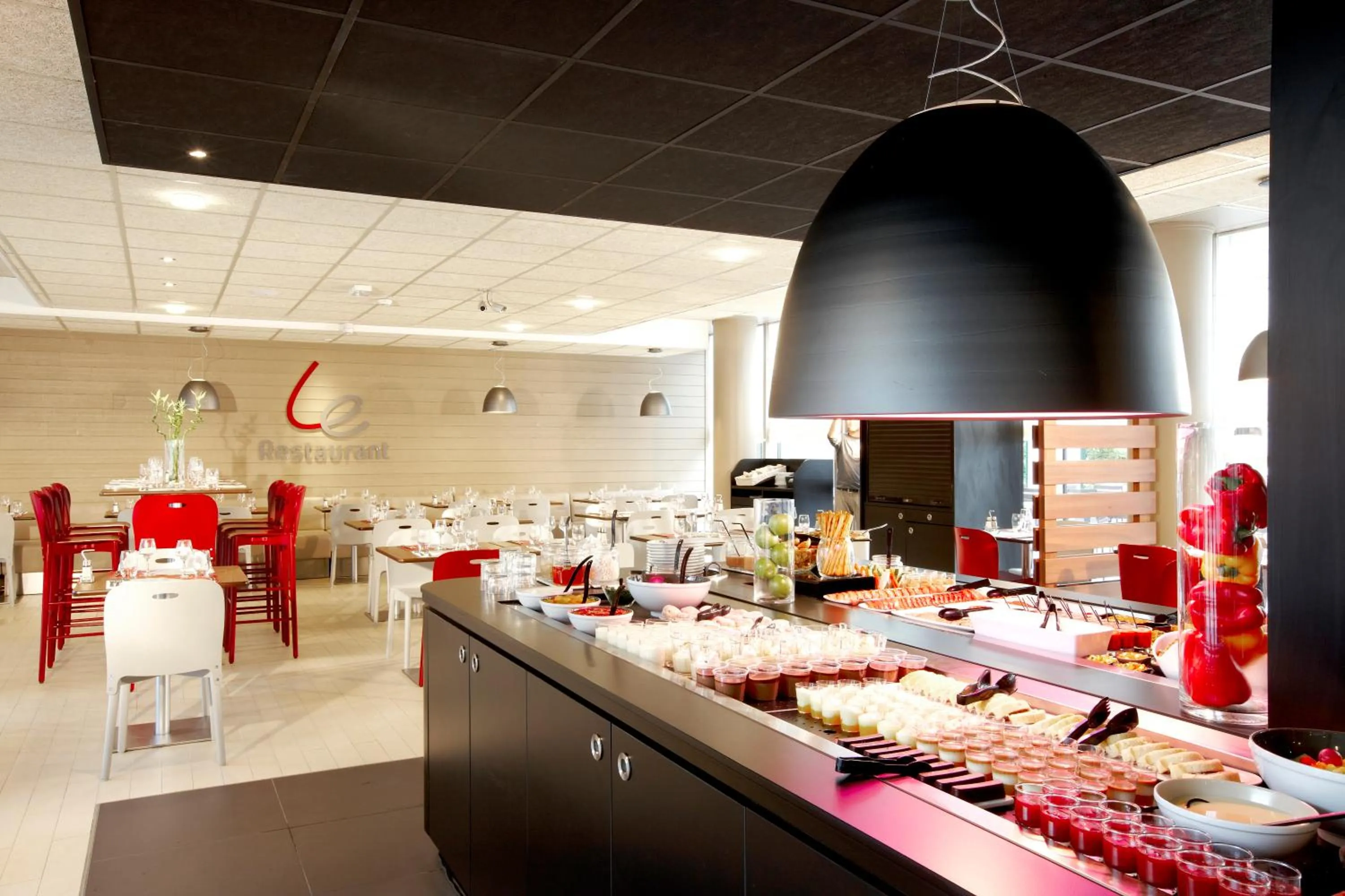 Restaurant/places to eat in Campanile Prime Paris 19 - La Villette