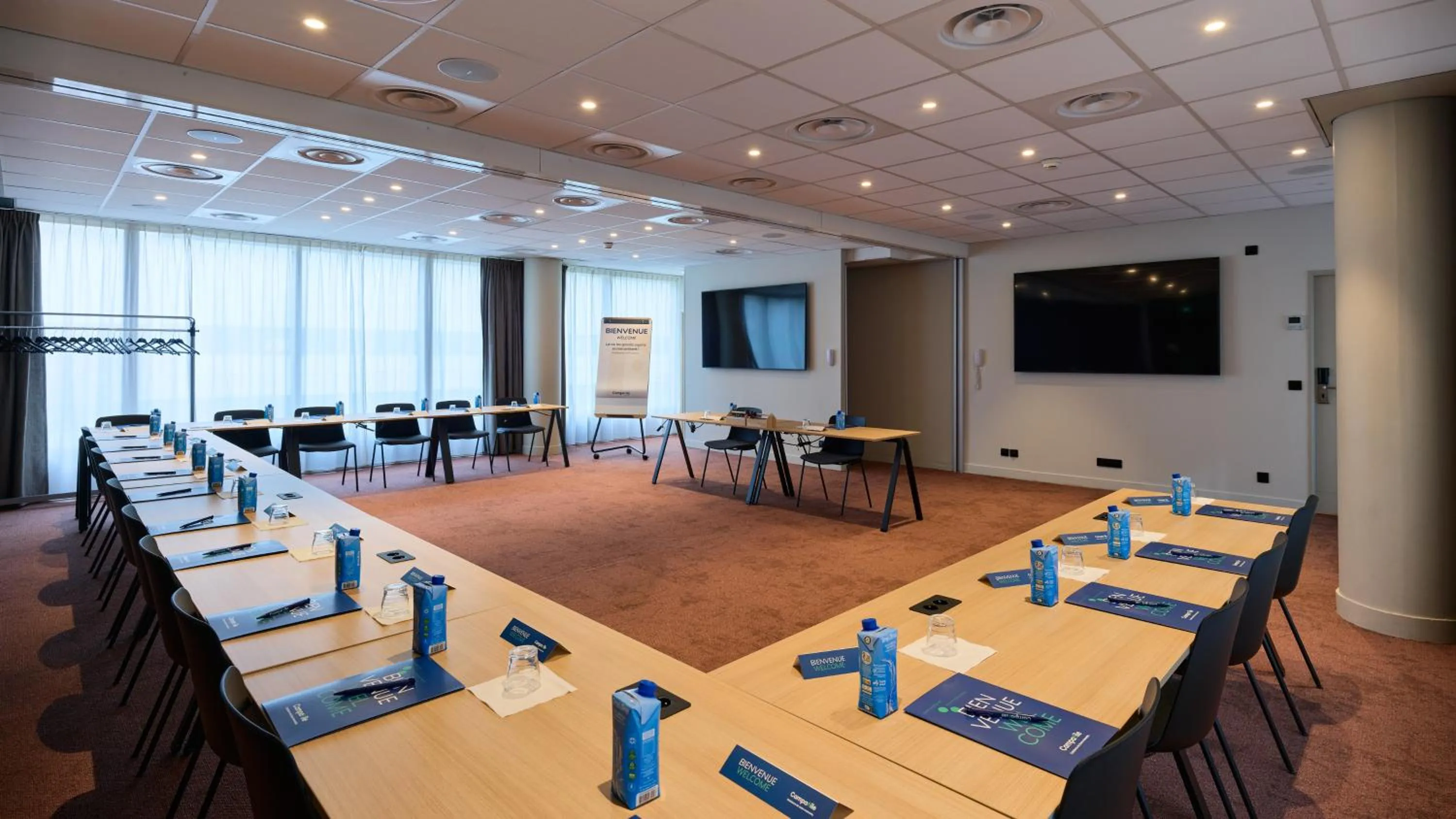 TV and multimedia in Campanile Prime Paris 19 - La Villette