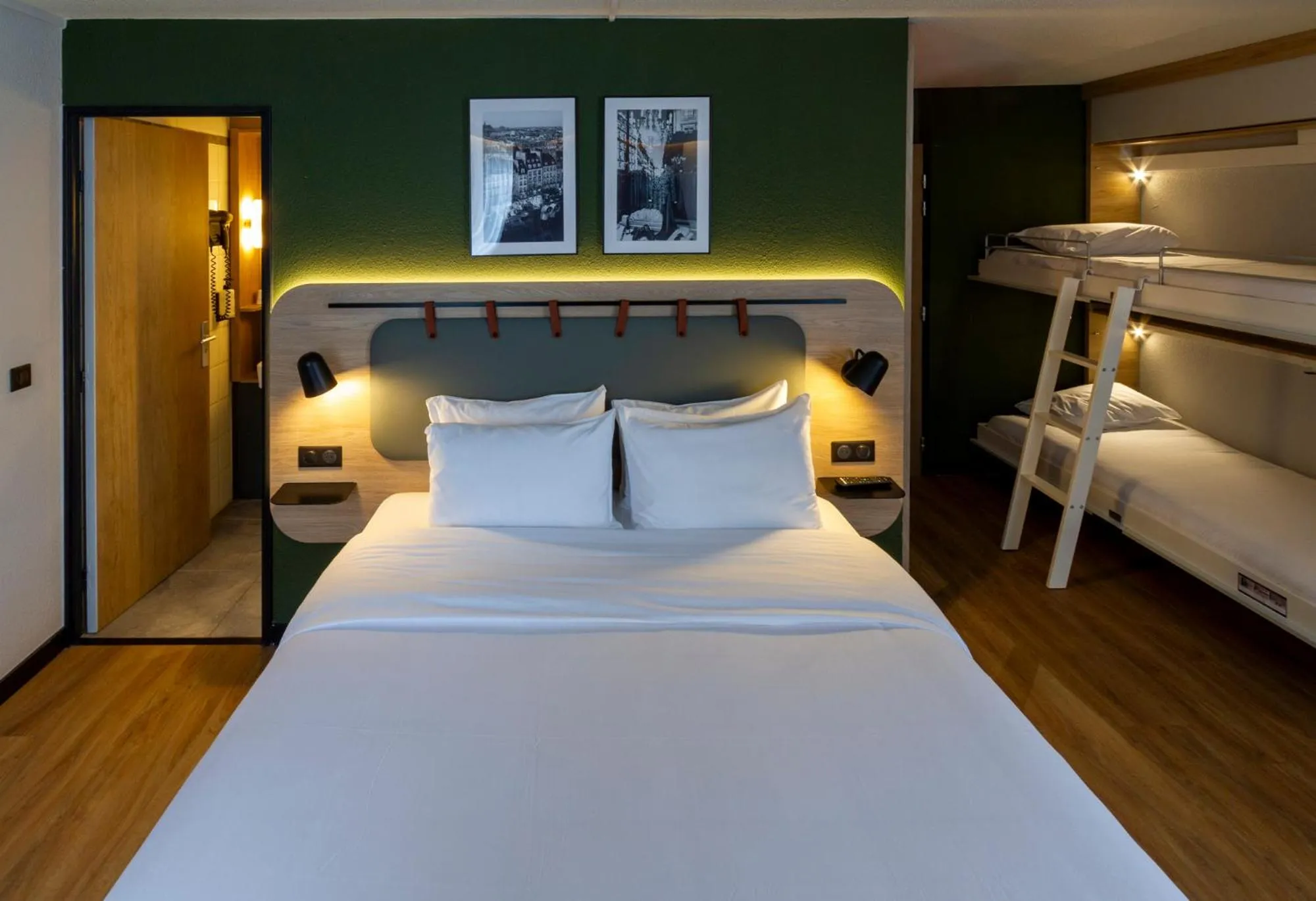 Photo of the whole room, Bed in Campanile Prime Paris 19 - La Villette
