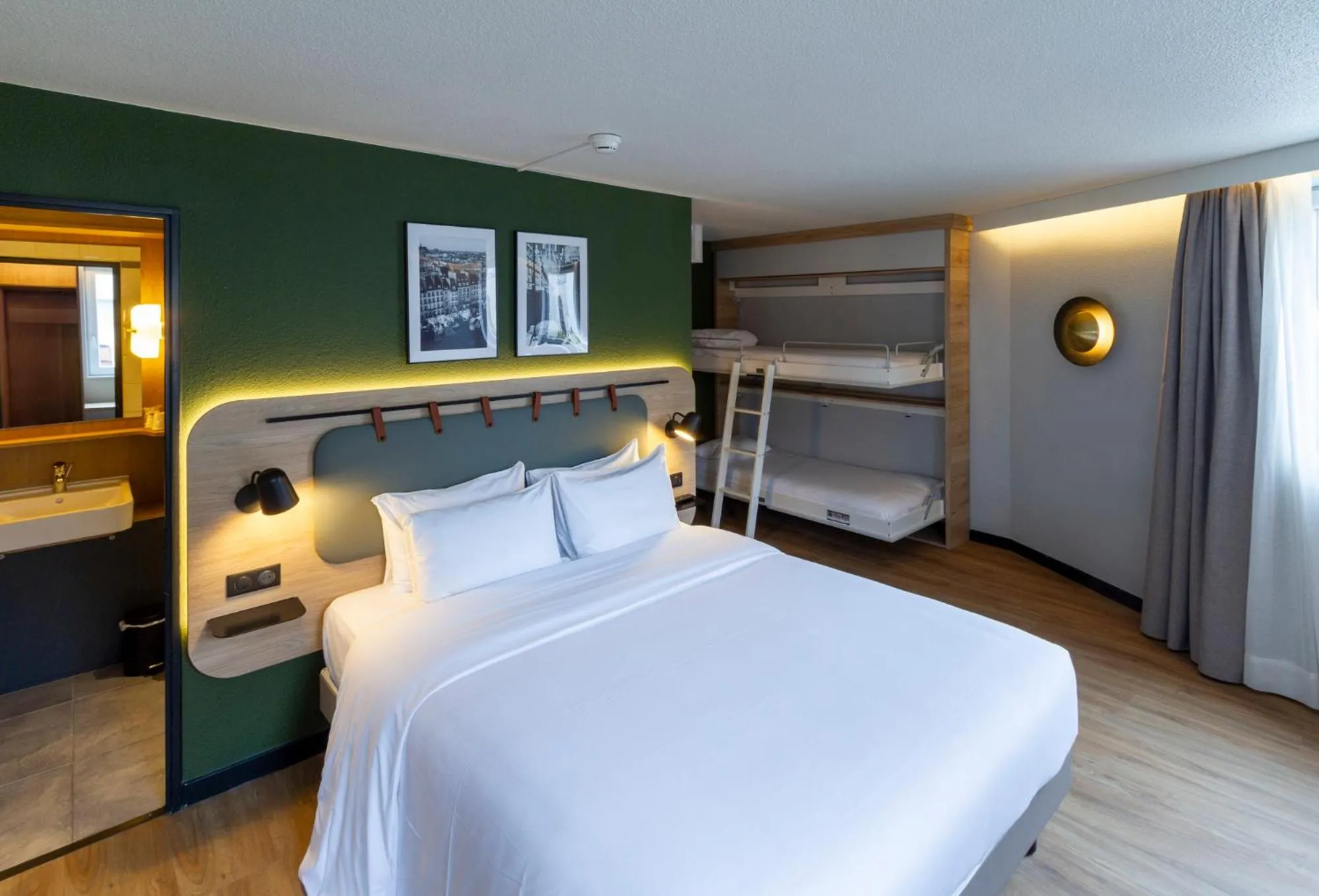 Bedroom, Bed in Campanile Prime Paris 19 - La Villette