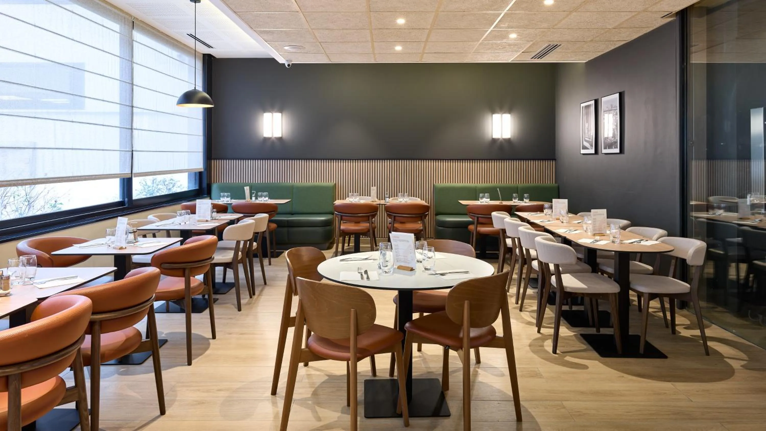 Restaurant/places to eat in Campanile Prime Paris 19 - La Villette