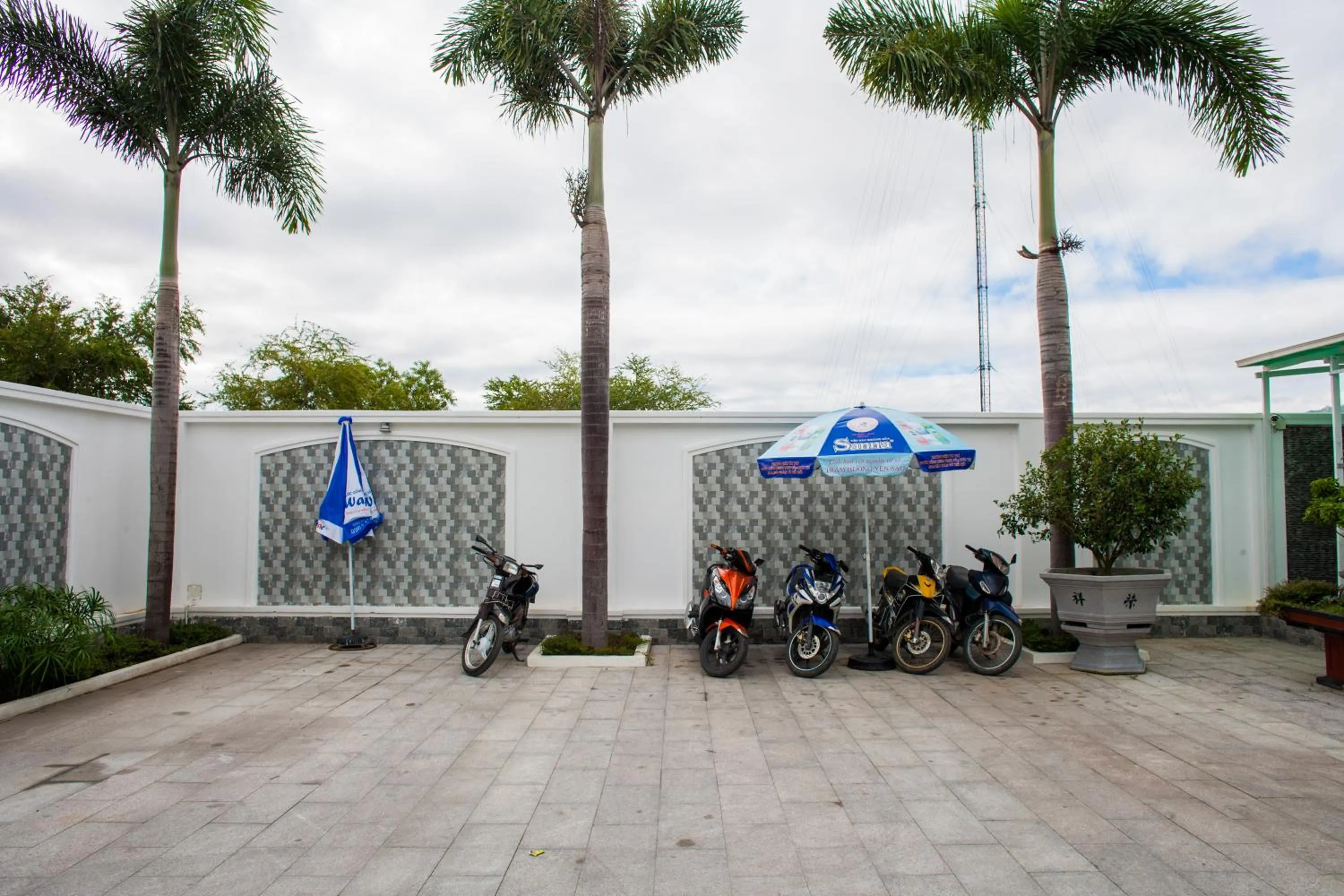 Parking in Trieu Khang Hotel gần sân bay Cam Ranh near Cam Ranh Airport