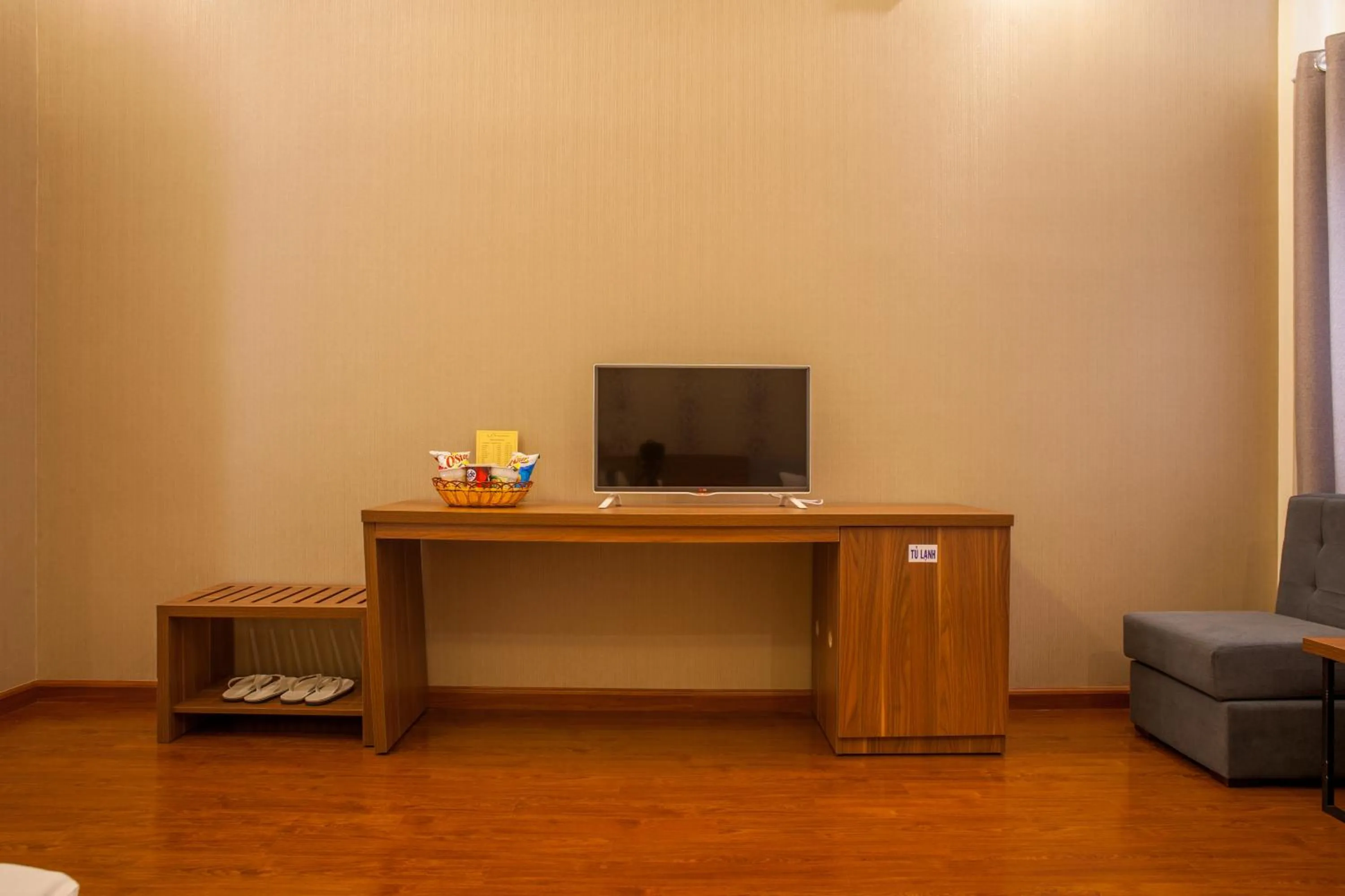 TV and multimedia in Trieu Khang Hotel gần sân bay Cam Ranh near Cam Ranh Airport