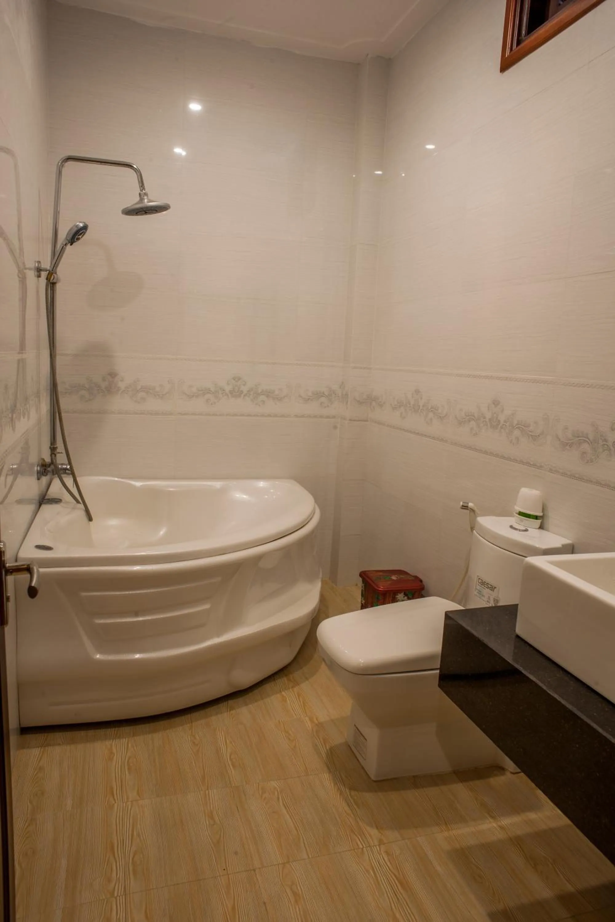 Bathroom in Trieu Khang Hotel gần sân bay Cam Ranh near Cam Ranh Airport