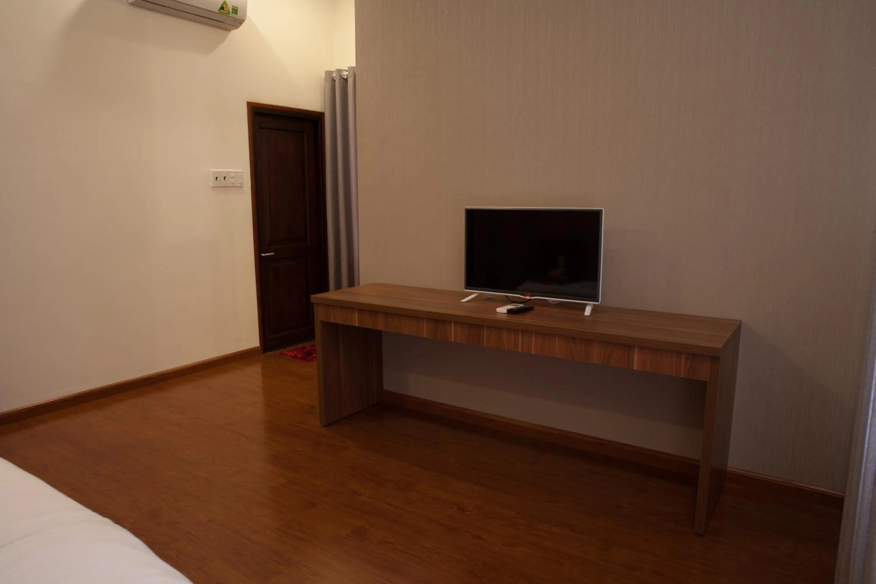 TV and multimedia, Bed in Trieu Khang Hotel gần sân bay Cam Ranh near Cam Ranh Airport