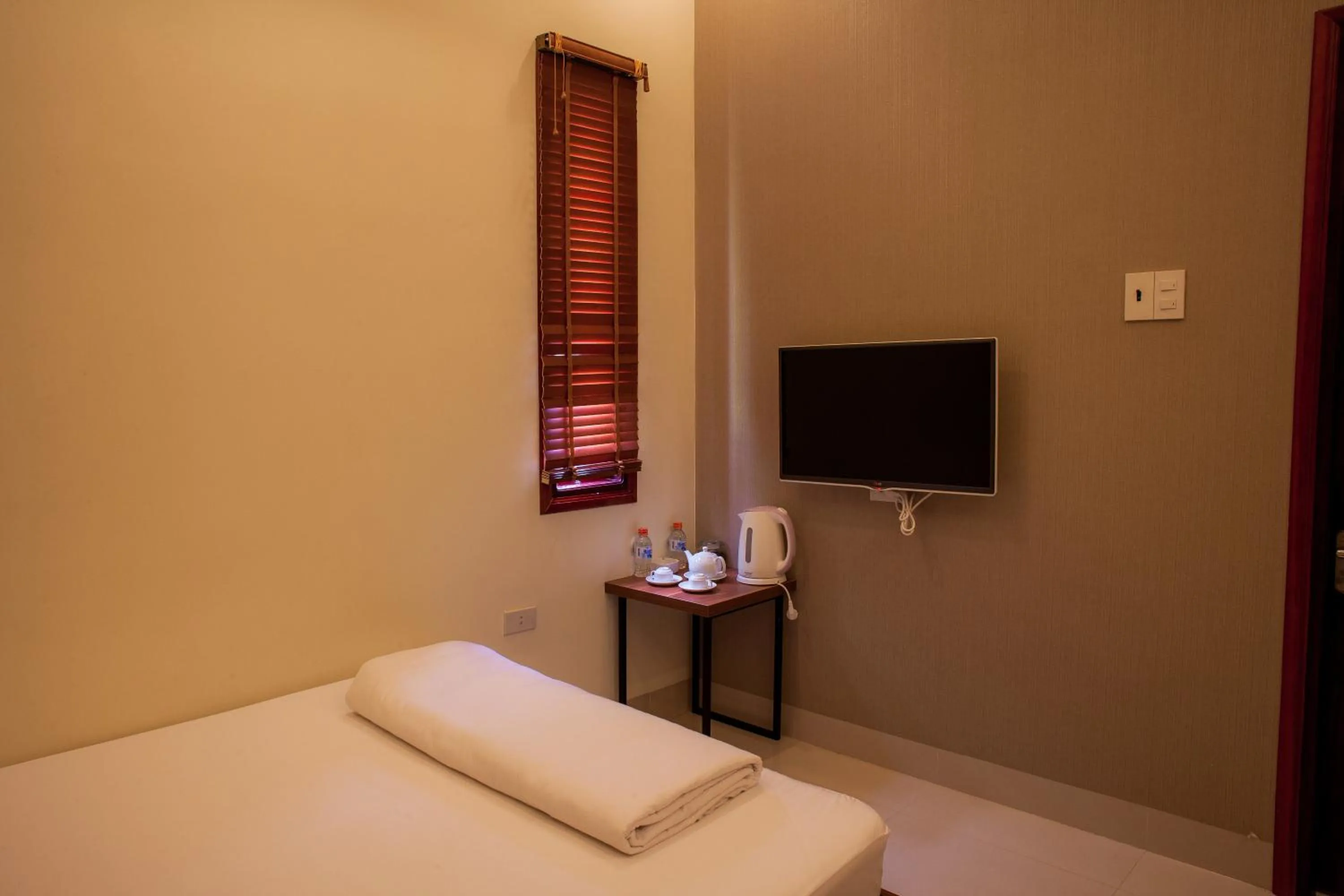 Bedroom, Bed in Trieu Khang Hotel gần sân bay Cam Ranh near Cam Ranh Airport