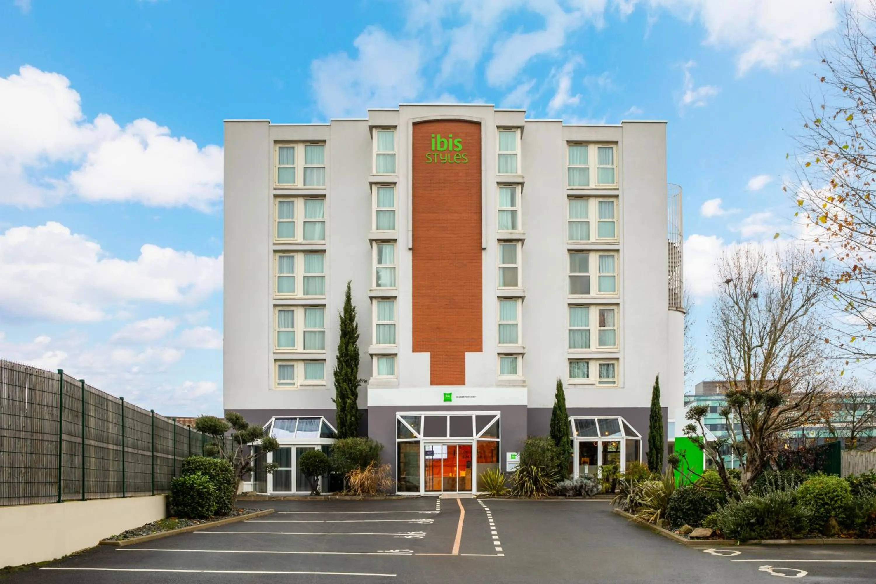 Property building in ibis Styles Colombes Paris Ouest (Ouverture Octobre 2025)